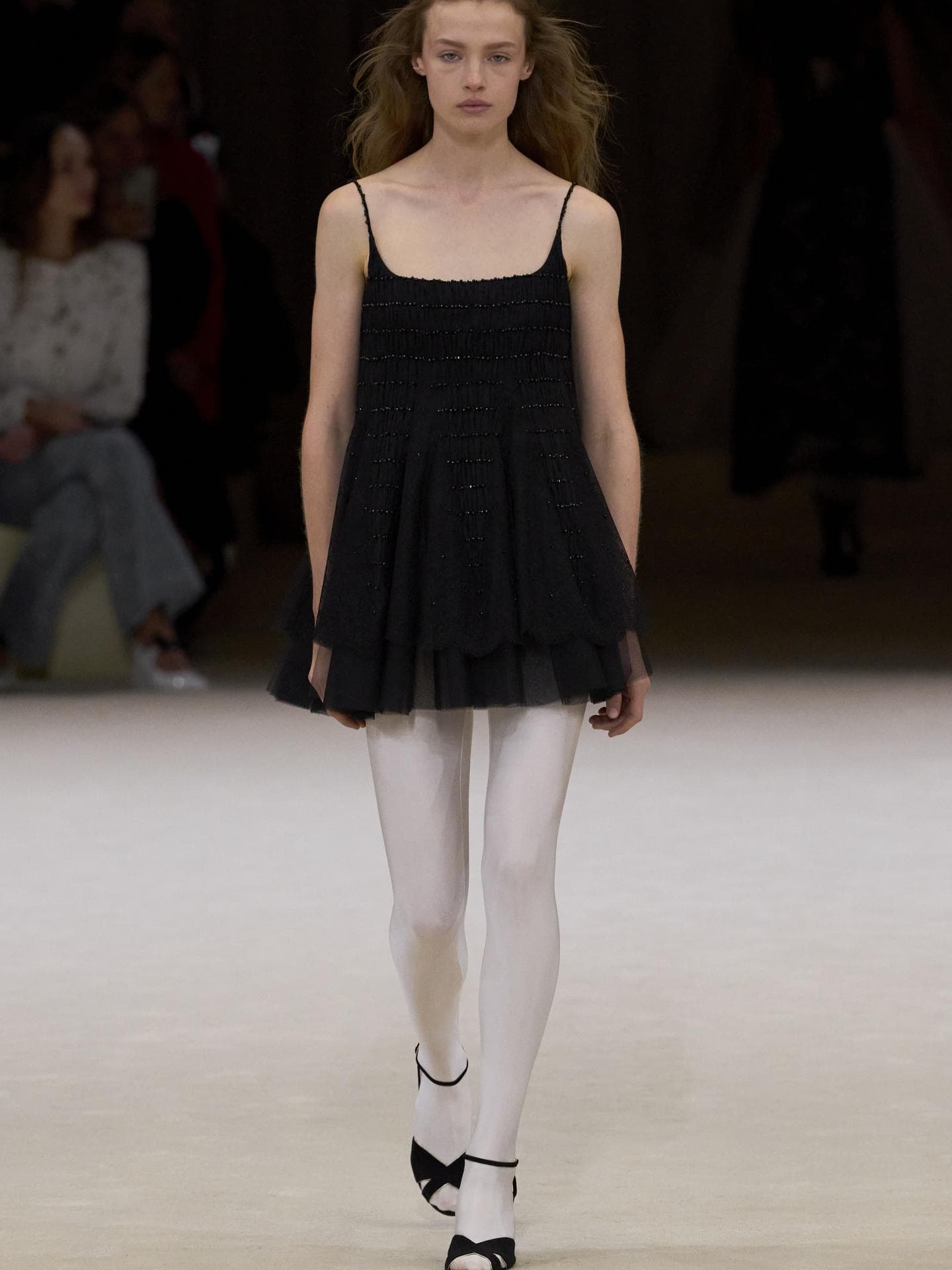 Model mit weißer Strumpfhose