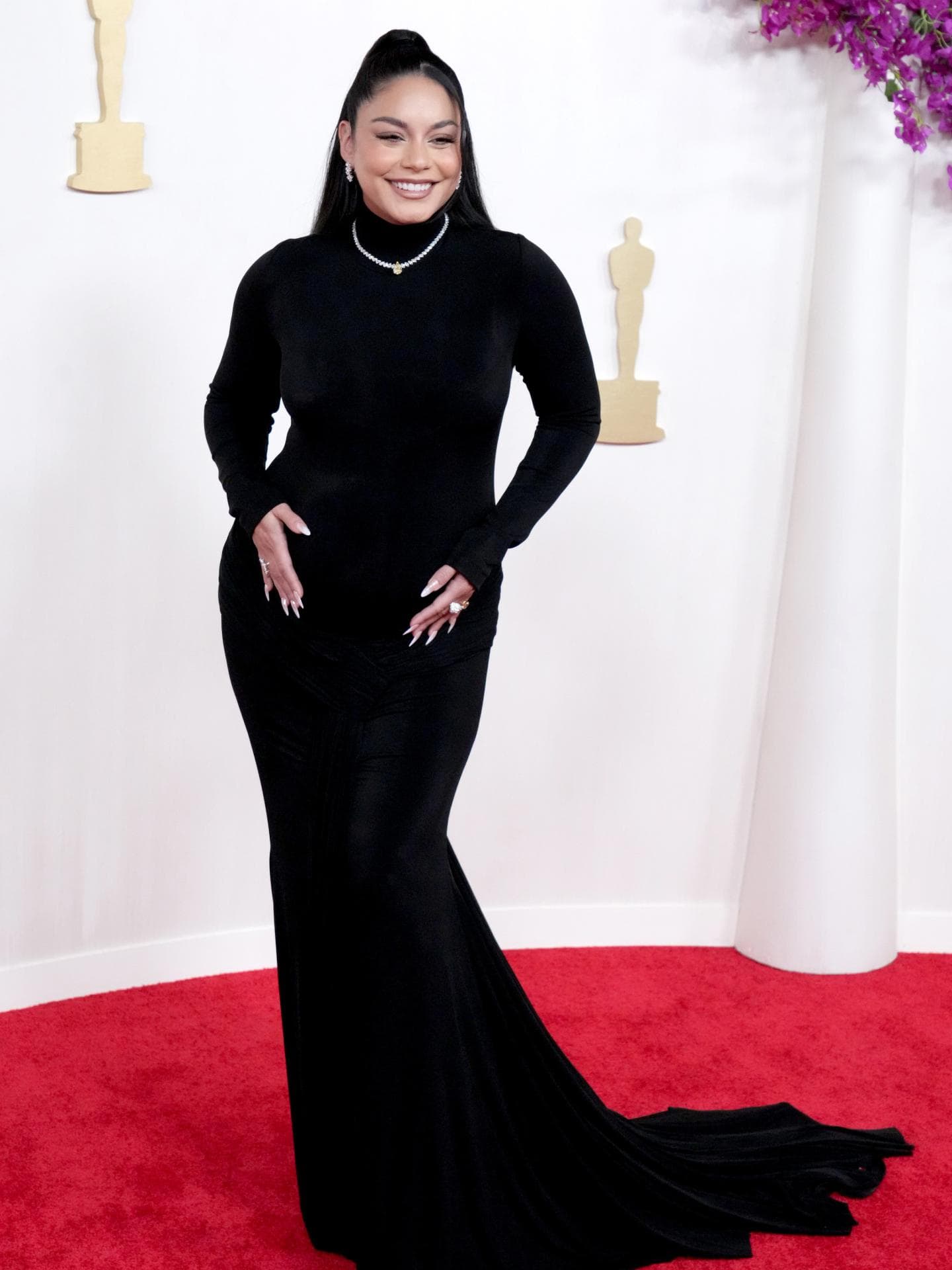 Vanessa Hudgens trägt Kleid