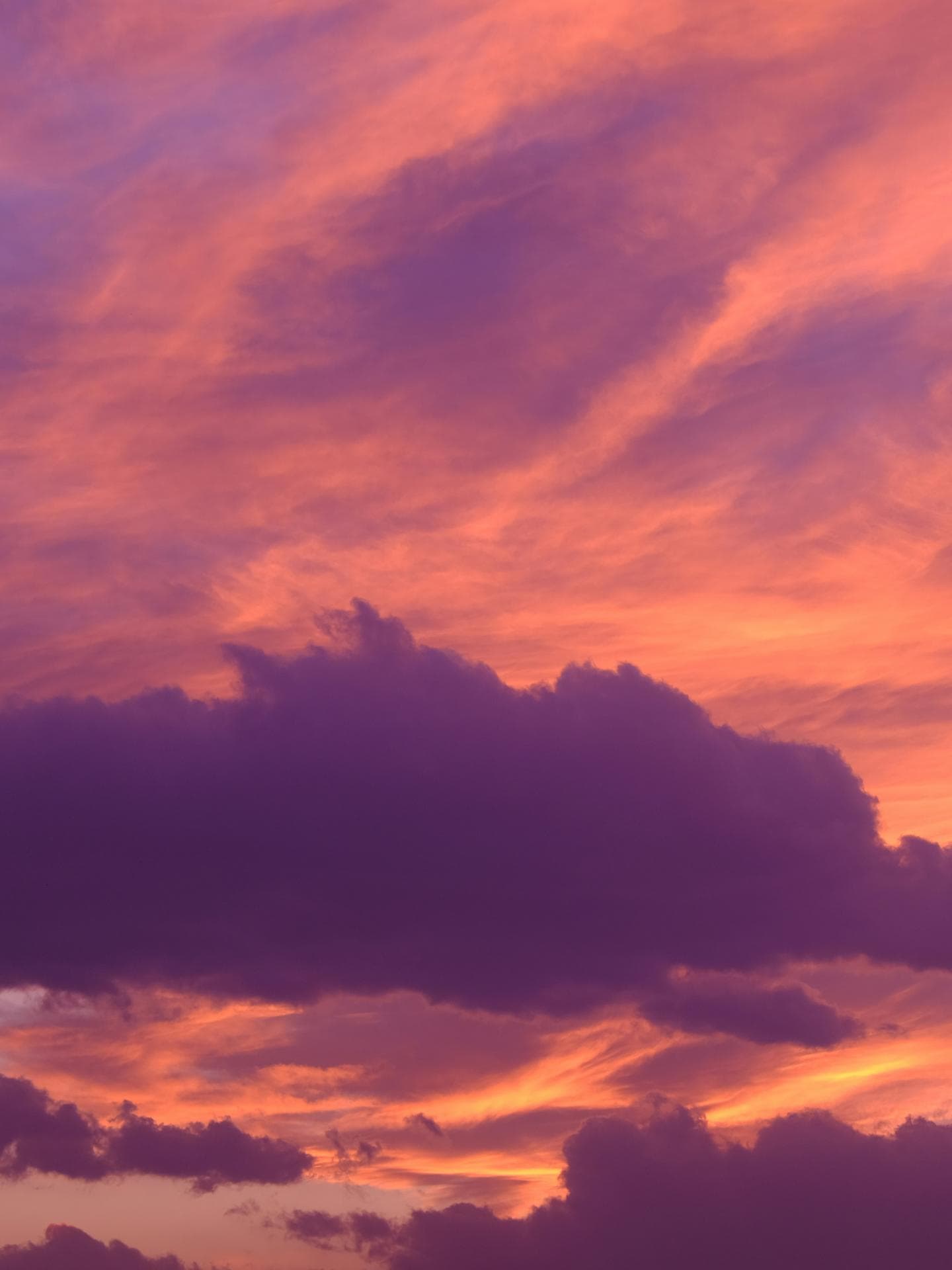 Bunter Himmel mit Wolken