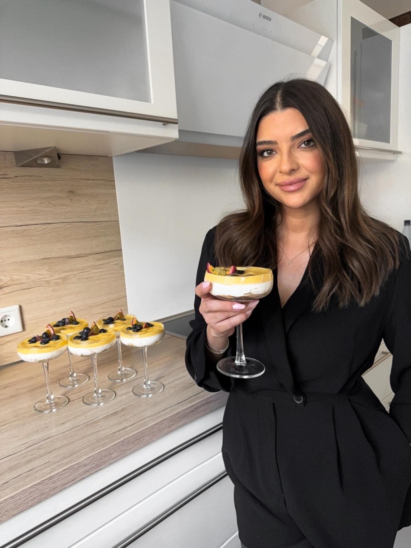 Hatice Janssen mit Mango-Mascarpone Dessert