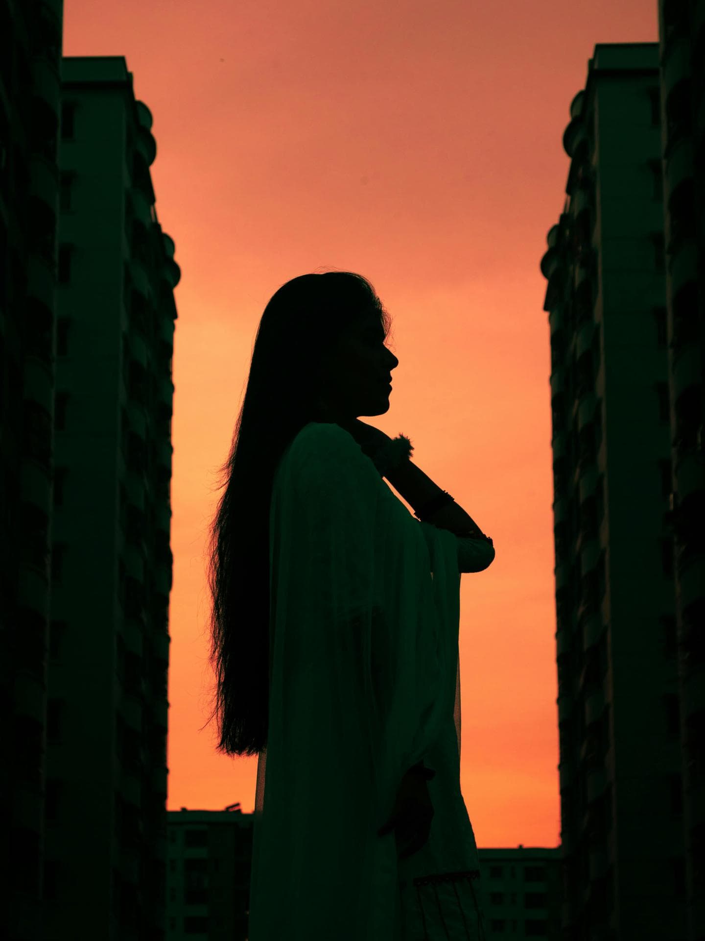 Silhouette einer Frau mit langen Haaren