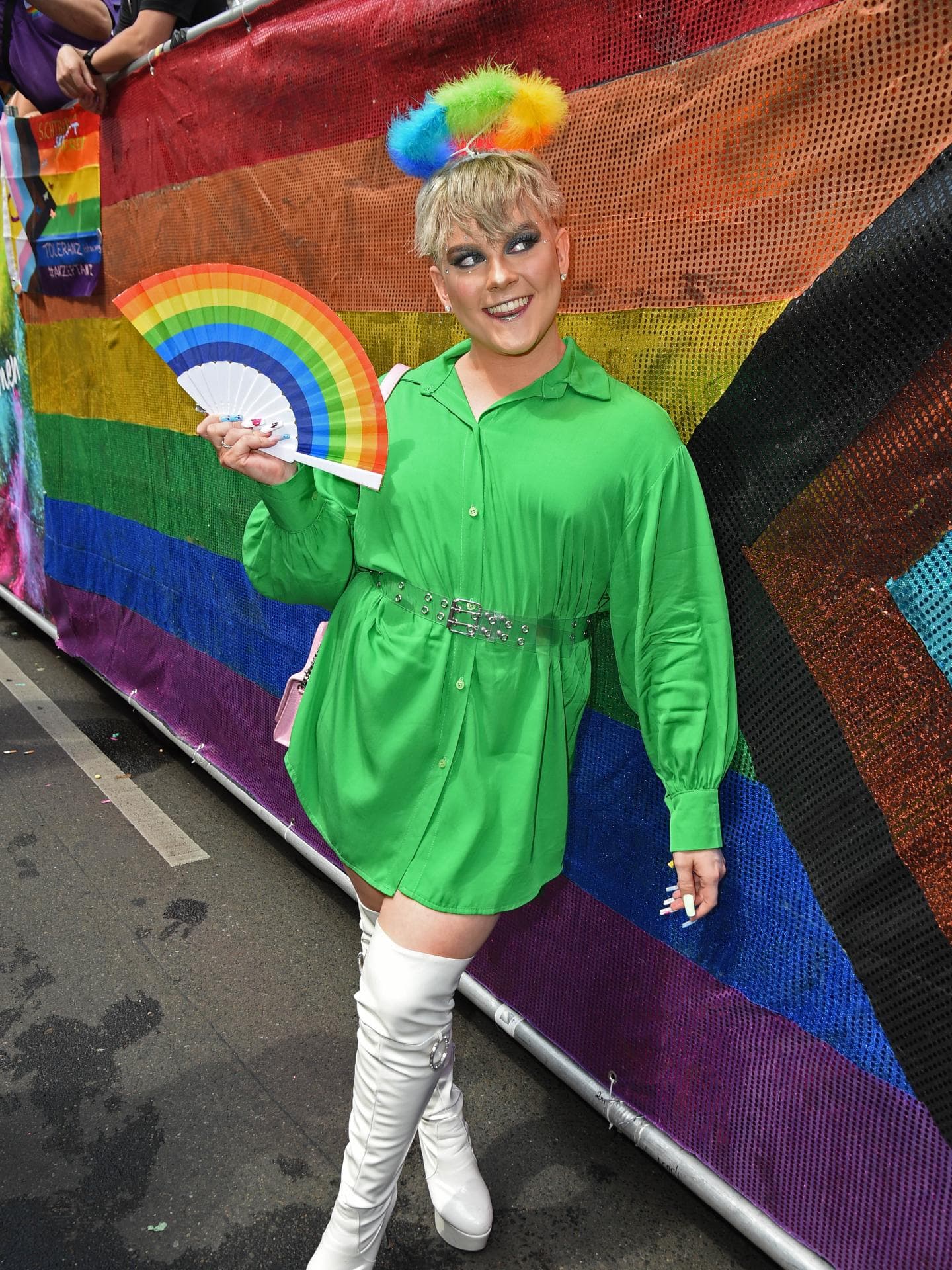 Twenty4Tim im grünen Kleid