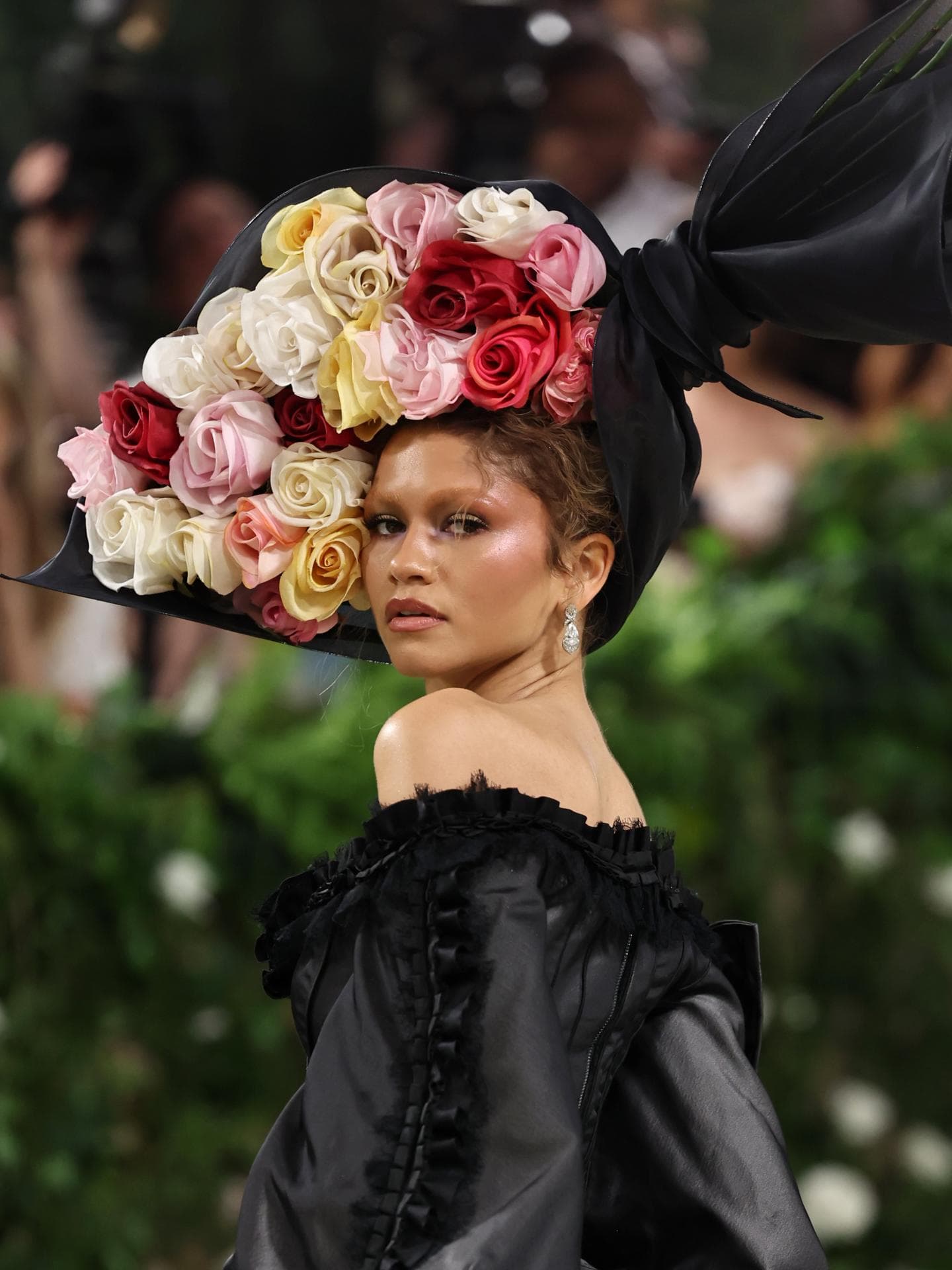 Met Gala Zendaya mit Blumen