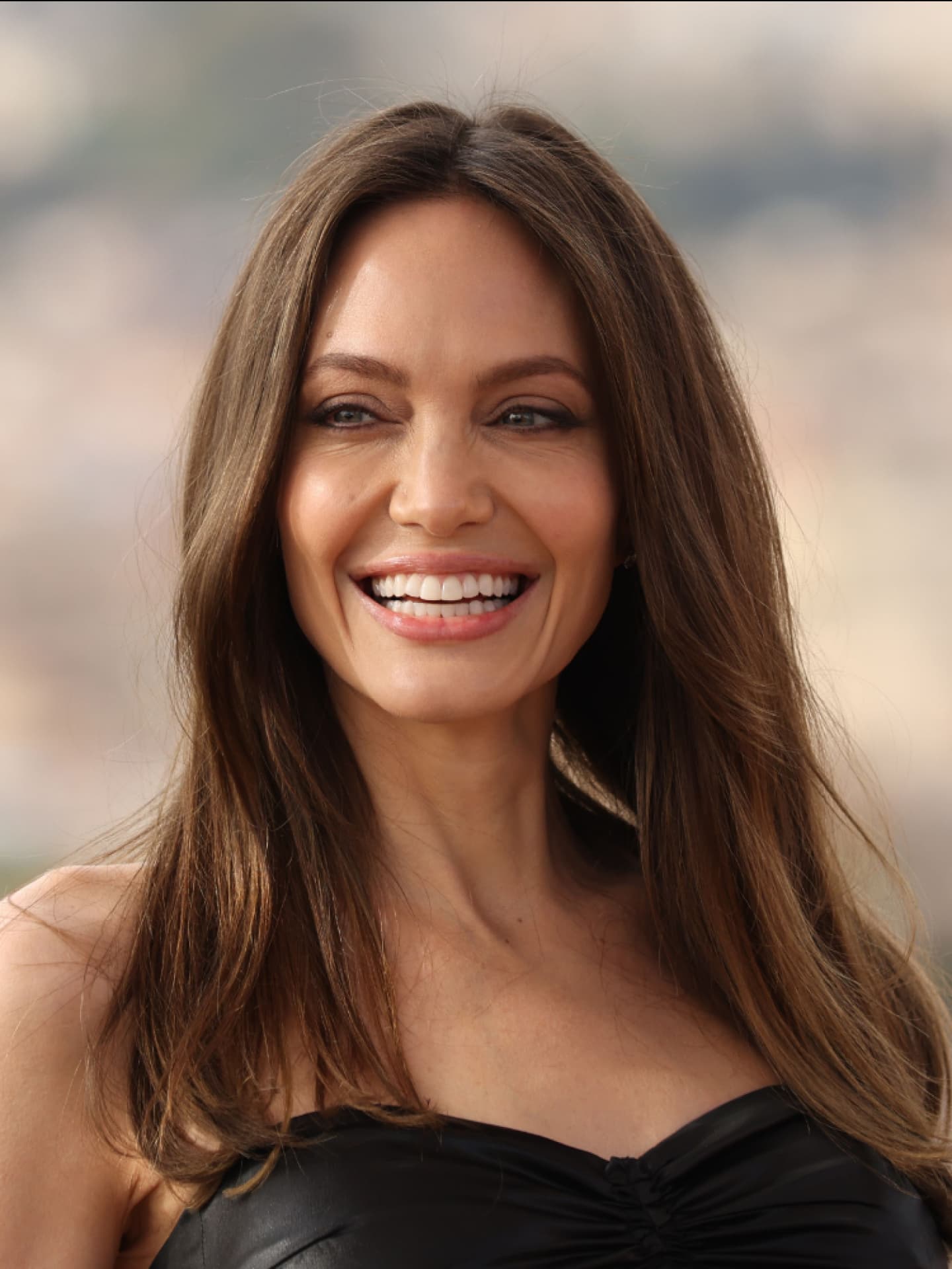 Angelina Jolie dunkle Haare