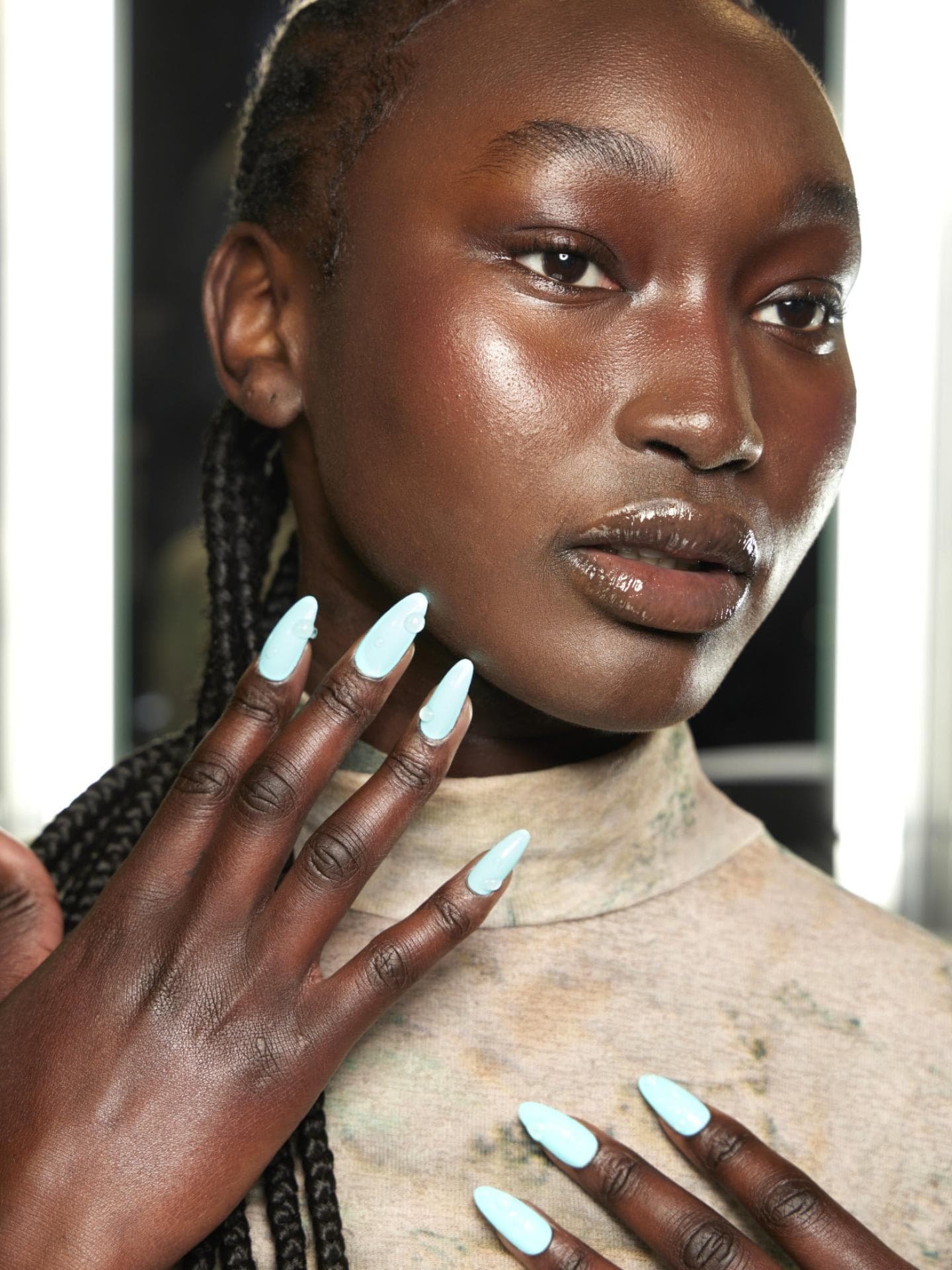 Hellblaues Nageldesign
