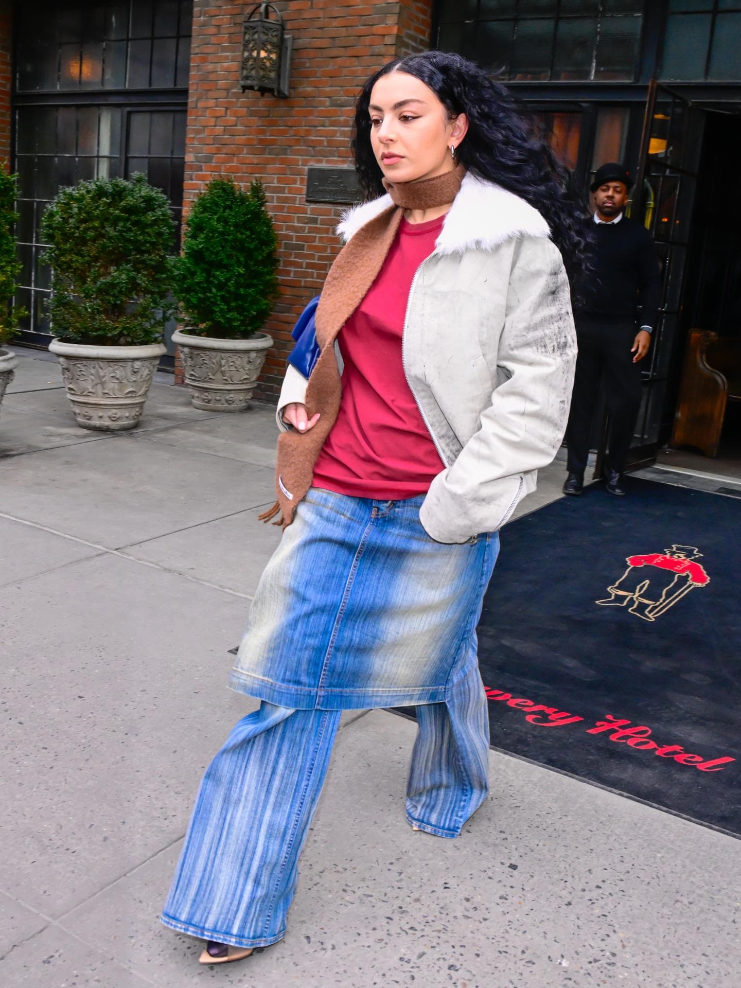 Brat Girl Charli XCX in Denim-Look