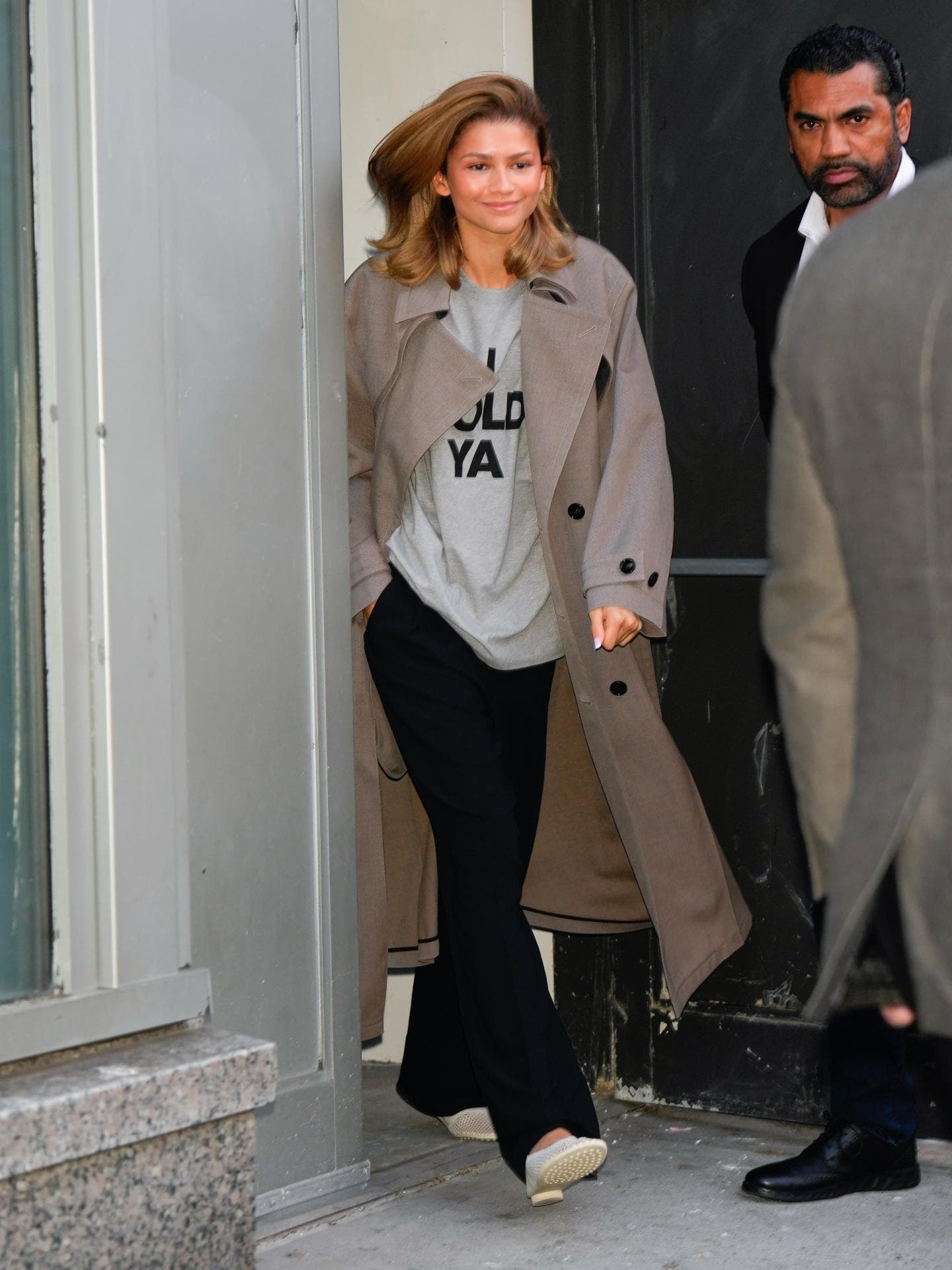 Zendaya trägt Trenchcoat