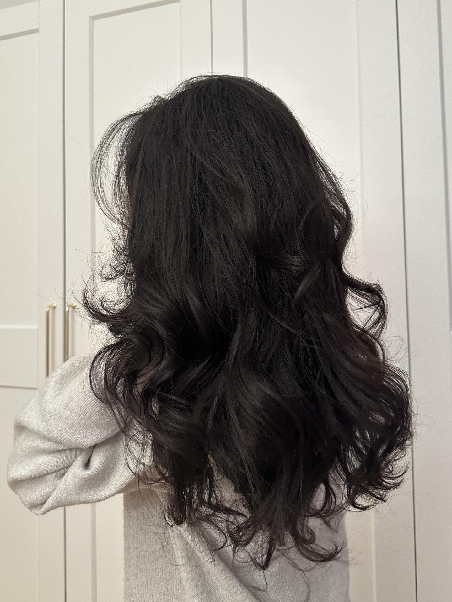 Voluminöses Haar mit Locken