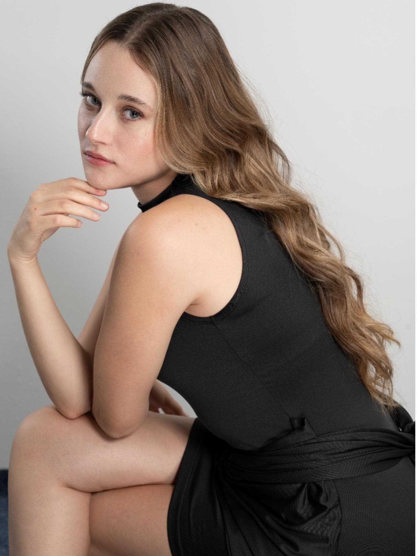 Eine Frau mit langen und vollen Haaren