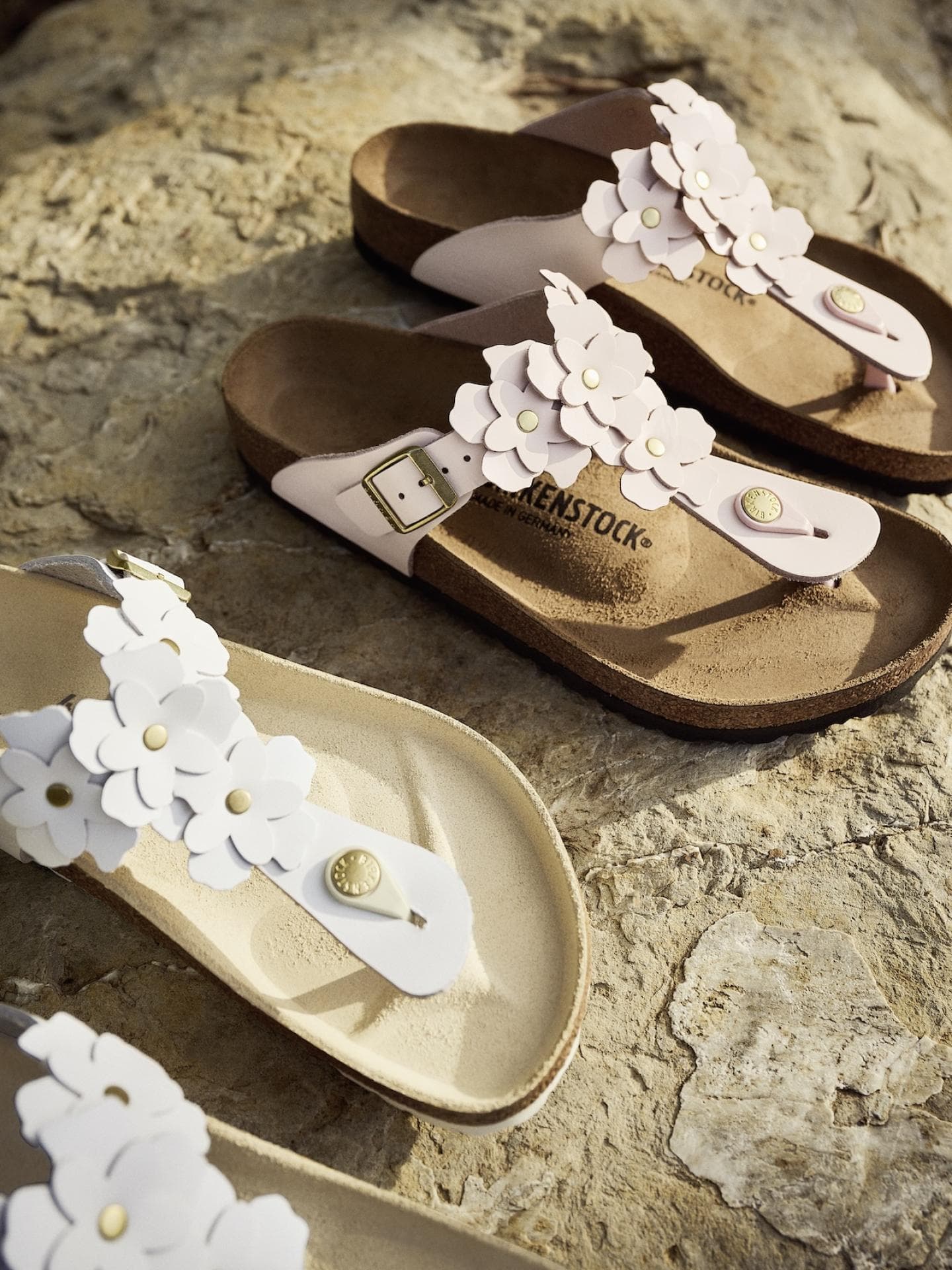 Birkenstock Gizeh mit Blumenapplikationen