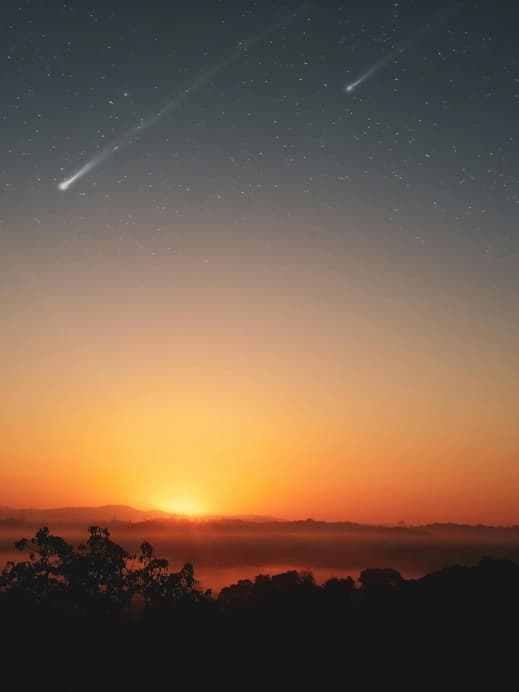 Perseiden-Sternschnuppen am Himmel