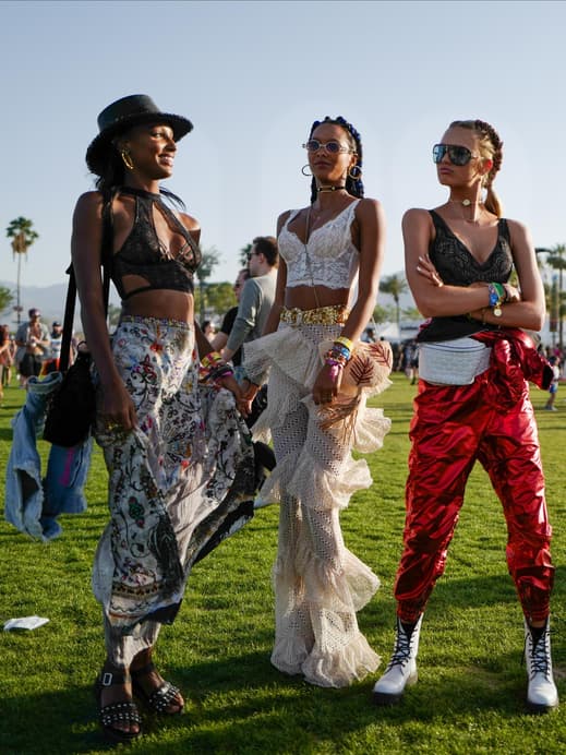 Frauen feiern auf dem Coachella-Festival