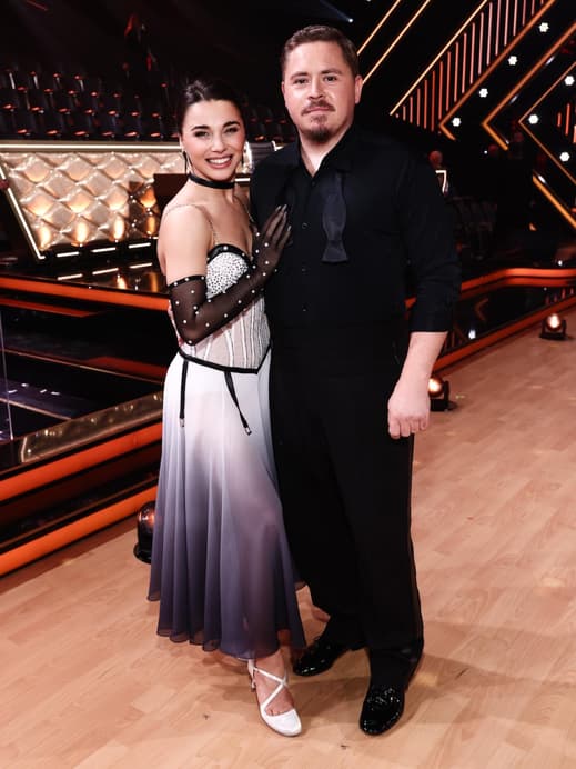 Gustav Schäfer und Anastasia Maruster in Tanzkleidung auf dem Parkett bei „Let's Dance“.