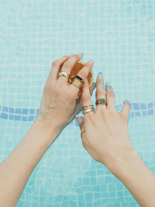 Pool Hand Ringe Hände Nägel