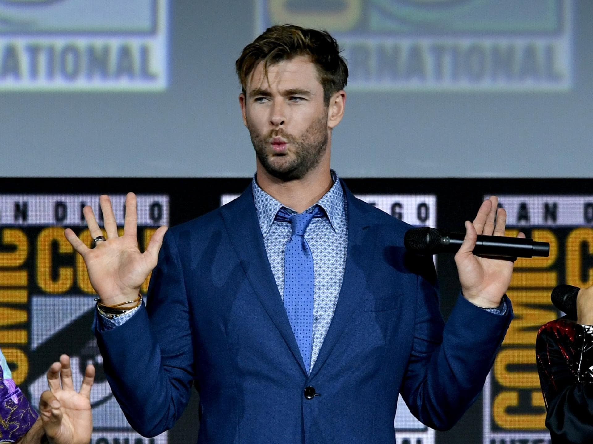 chris hemsworth comic con chris hemsworth comic con