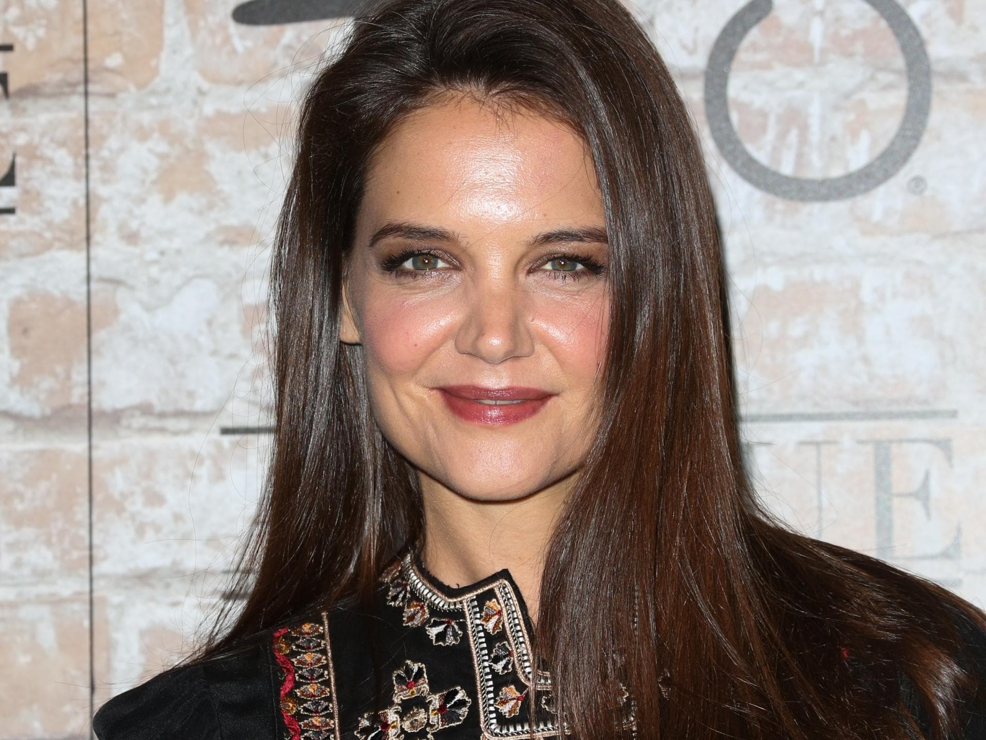 Glänzendes Gesicht von Katie Holmes Glänzendes Gesicht von Katie Holmes