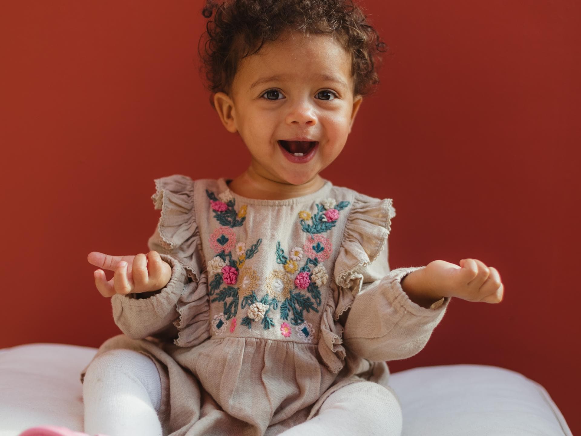 Baby auf einem Kissen