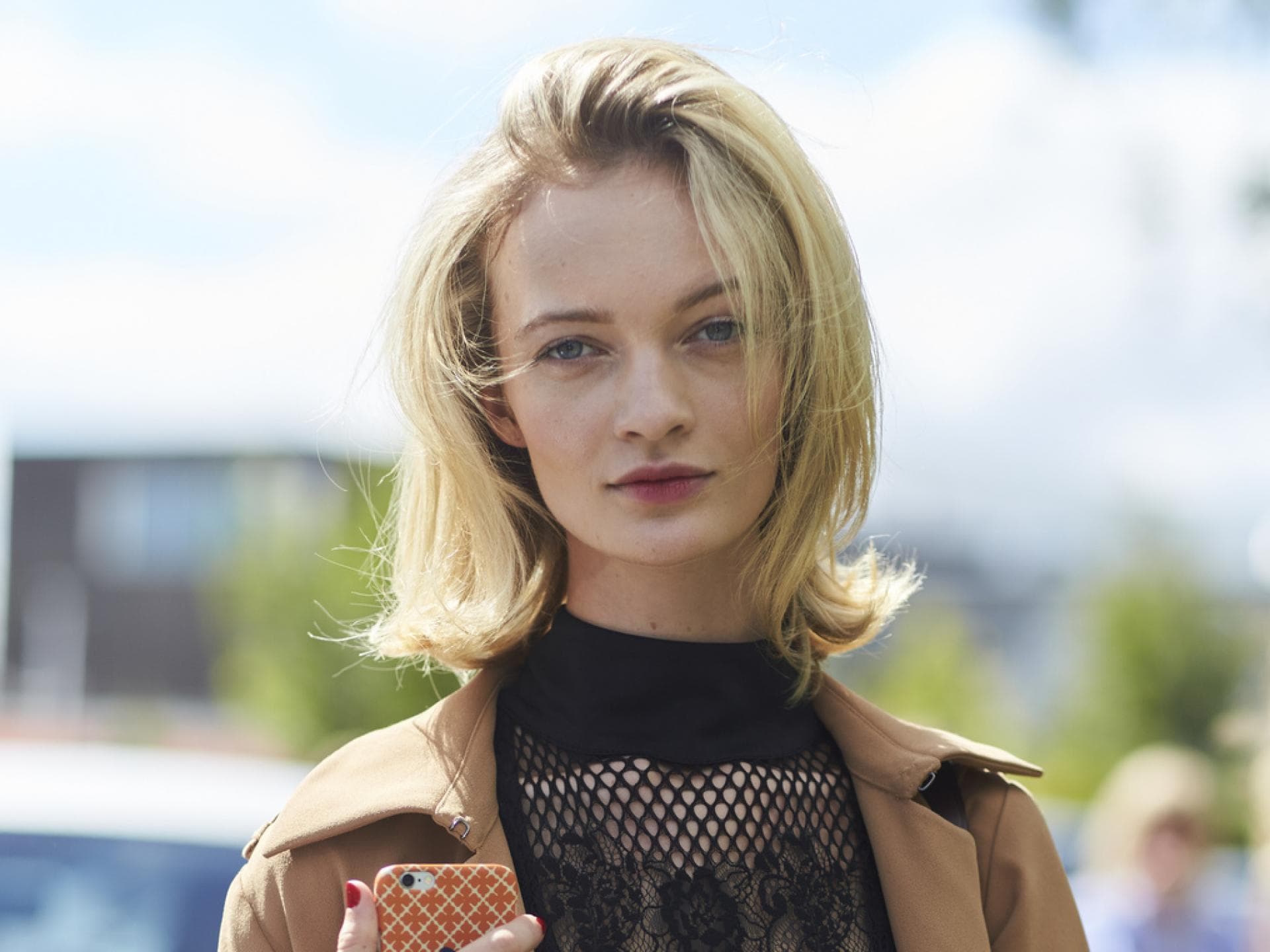Frau mit blonden Haaren