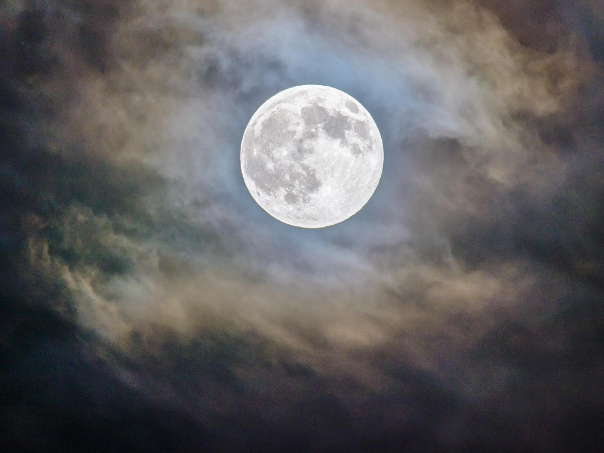 Schlafen bei Vollmond