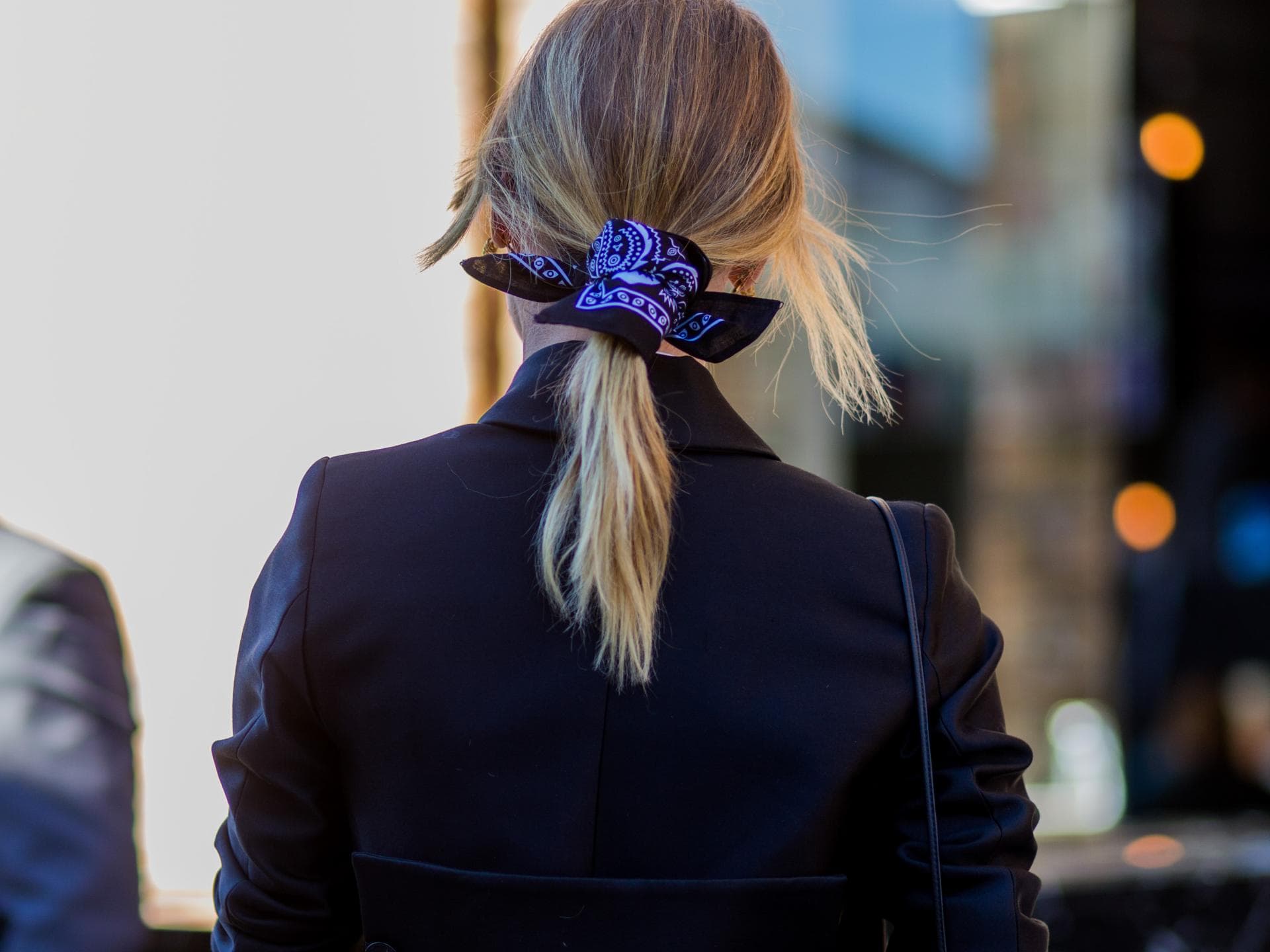 frisur mit bandana haaraccessoire