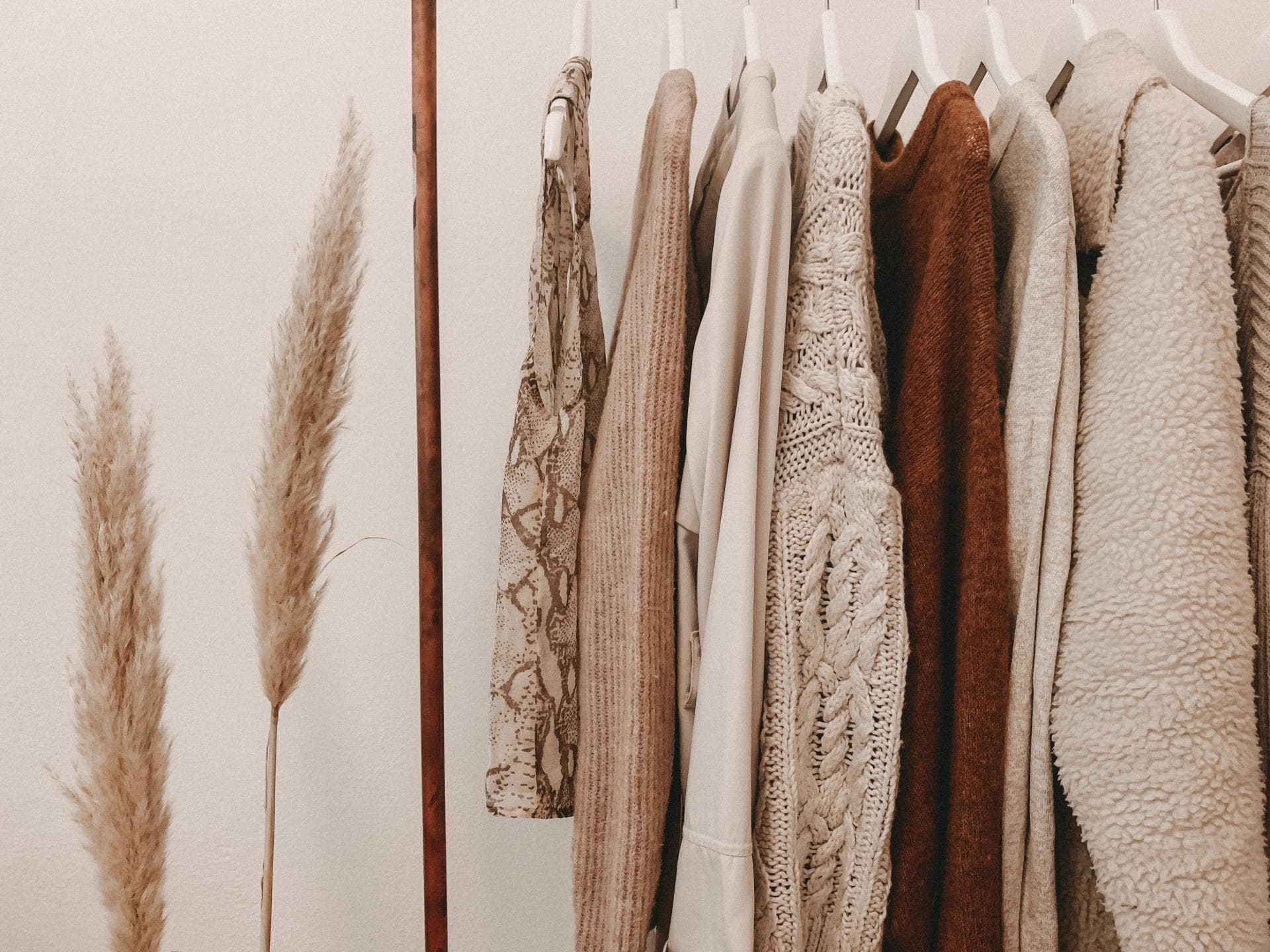 herbst kleidung richtig lagern tipps herbst kleidung beige nude töne
