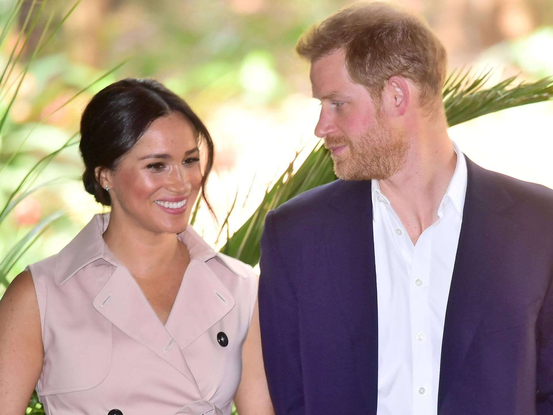 meghan markle verklagt britische presse prinz harry und meghan markle