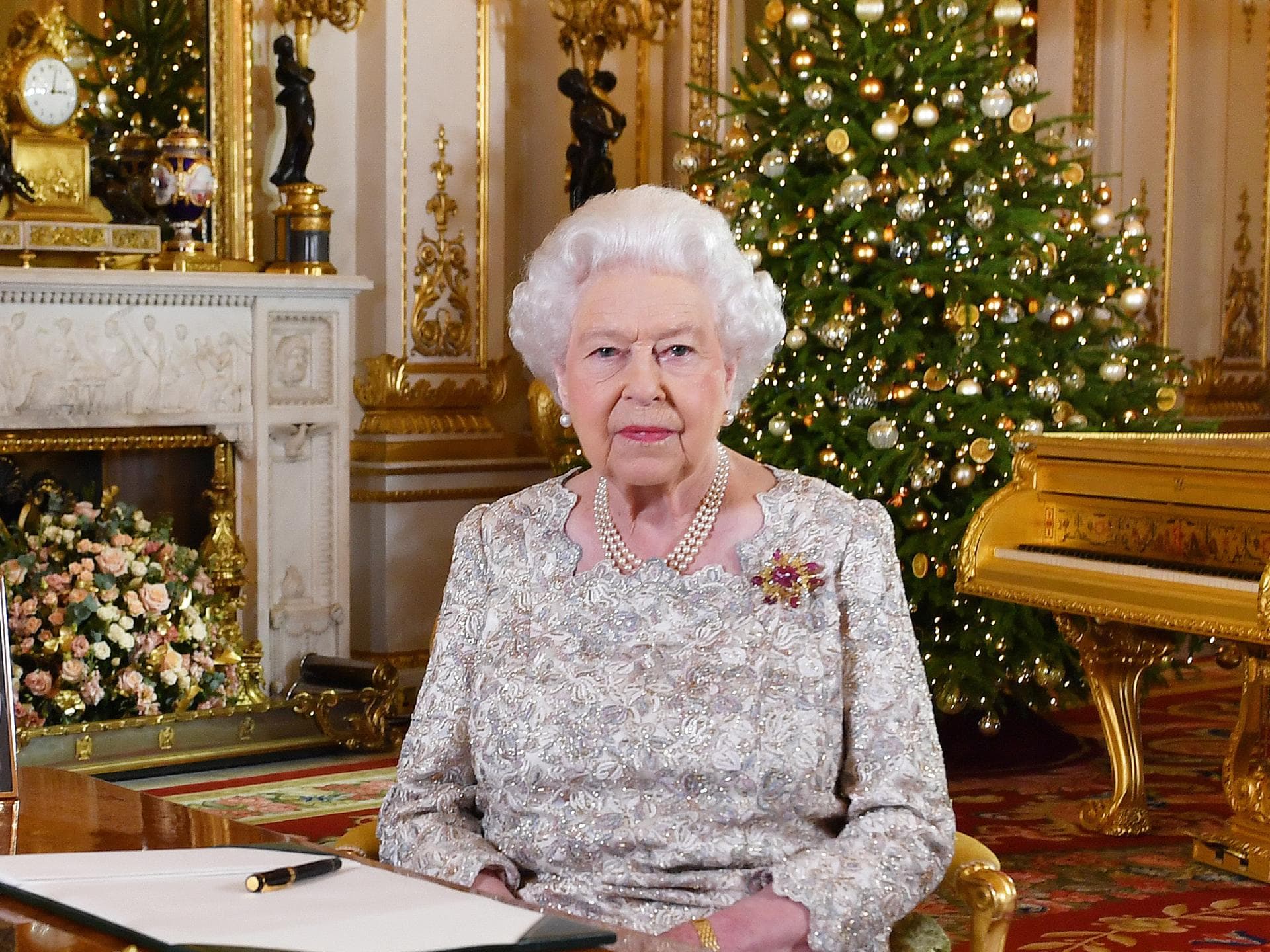 Queen Elizabeth vor Weihnachtsbaum Queen Elizabeth vor Weihnachtsbaum