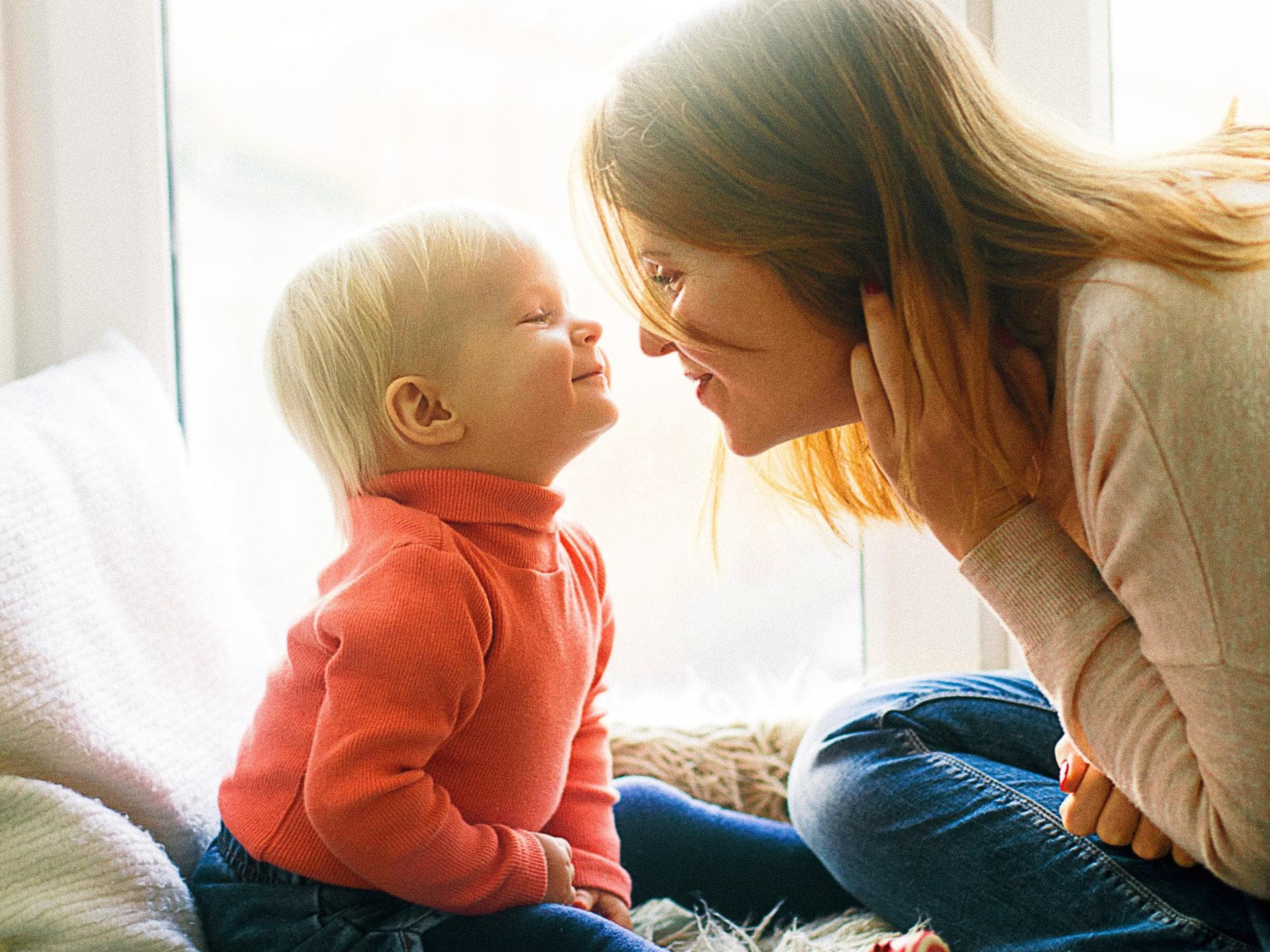 Coronavirus Zuhause überstehen mit Kindern Mutter und Kind