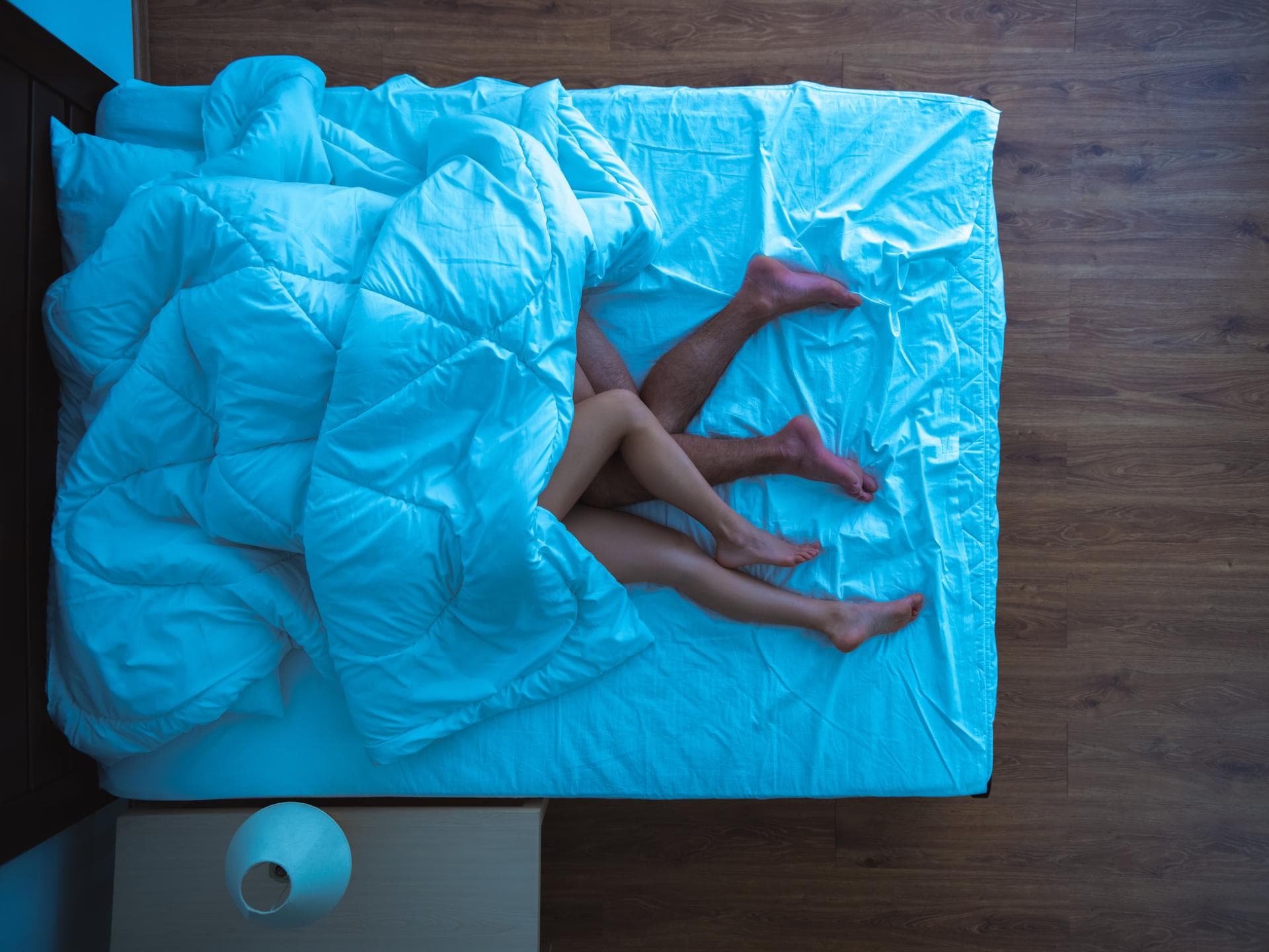 paar nackt im Bett