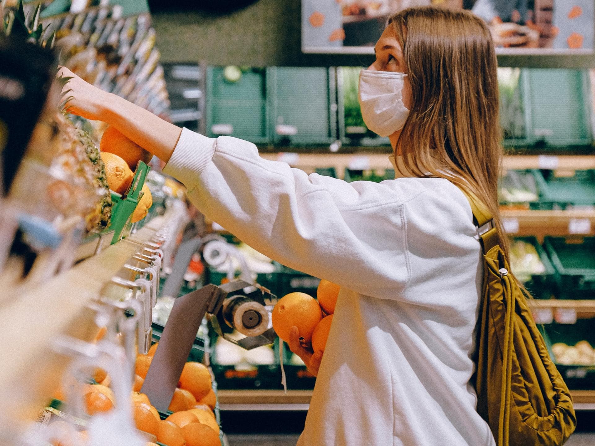 Atemschutzmaske tragen im Supermarkt