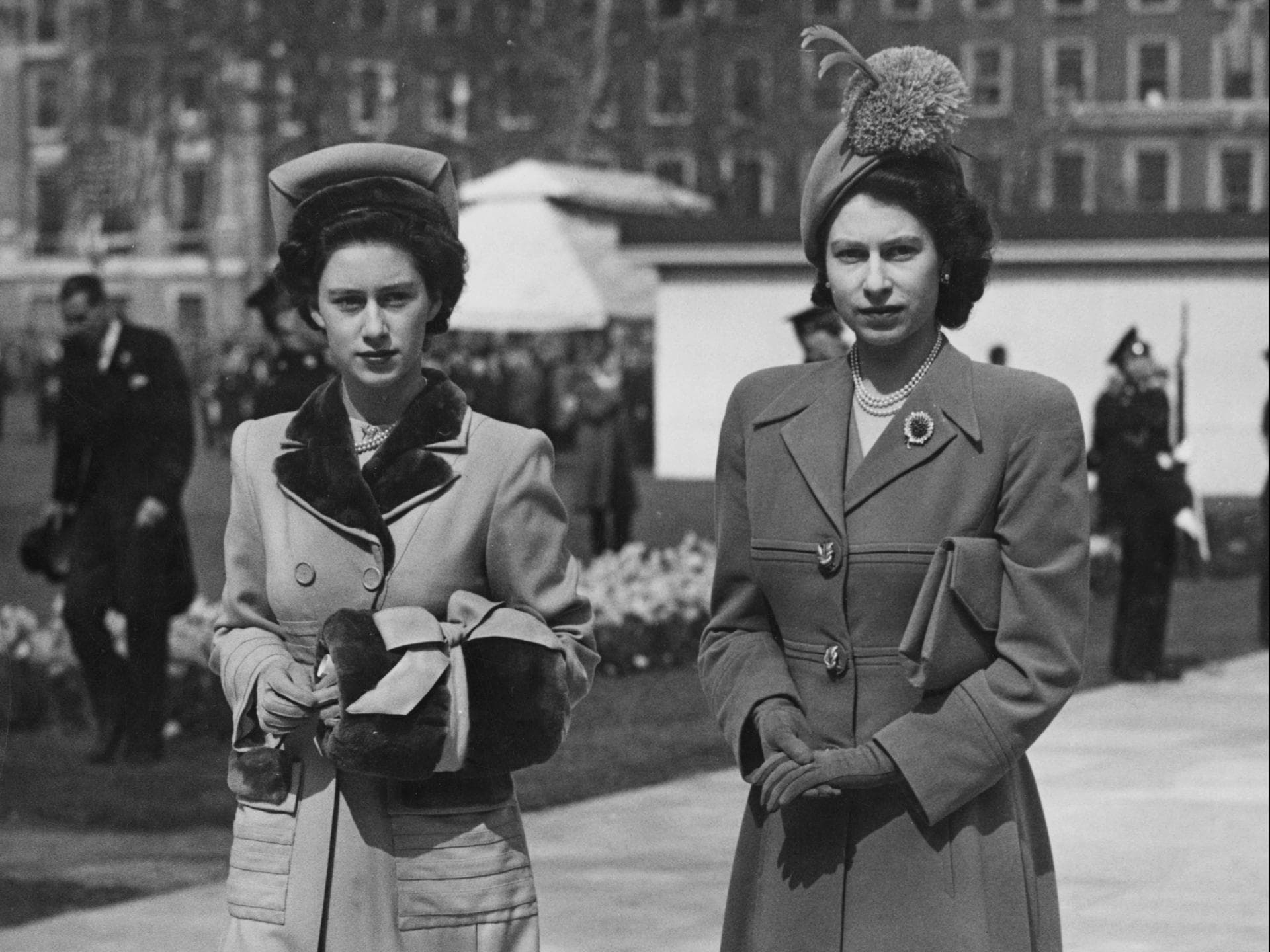 Queen Elisabeth und Prinzessin Margaret - Rivalinnen? Queen Elisabeth und Prinzessin Margaret
