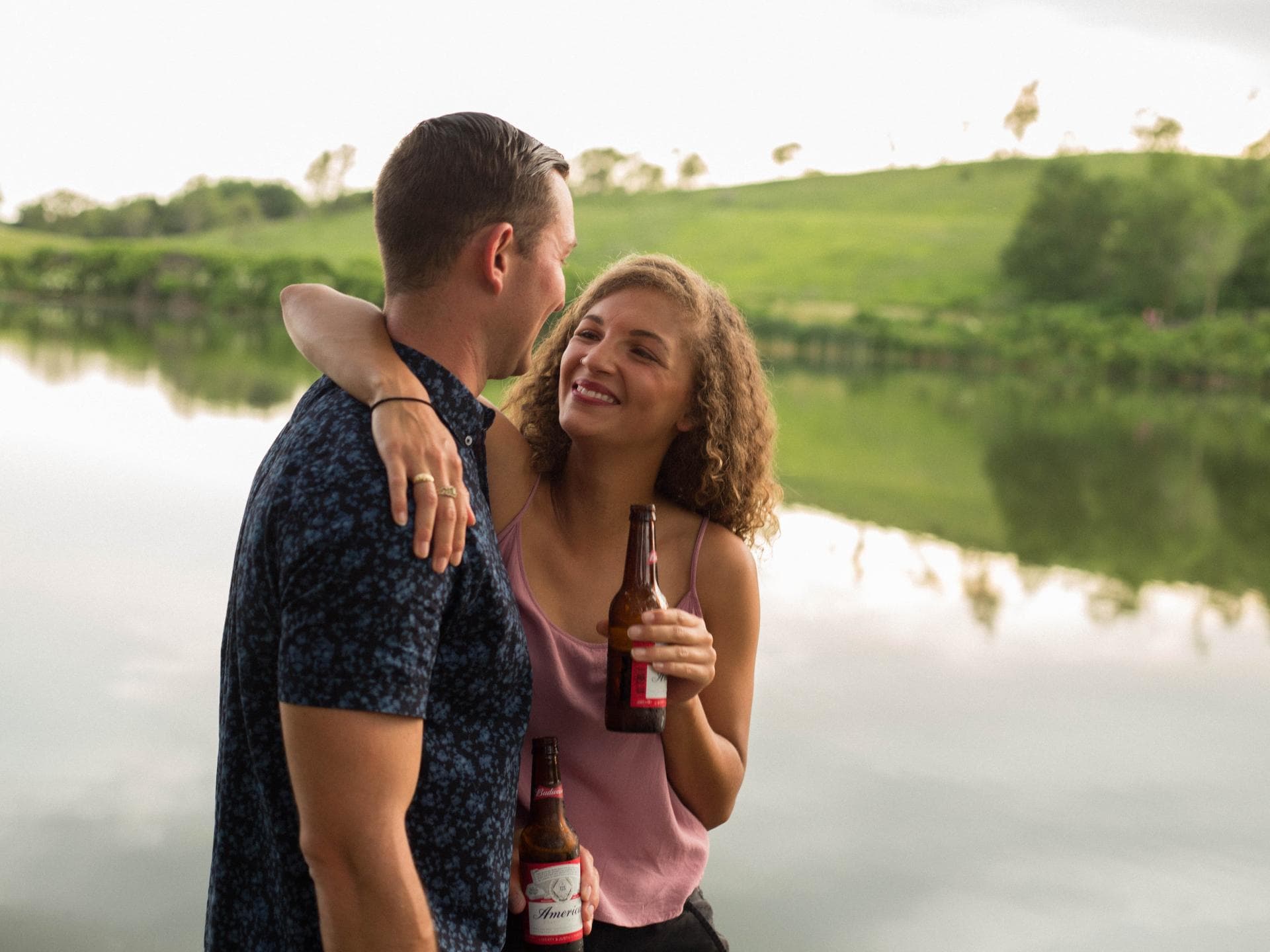 Paar Alkohol Glücklich