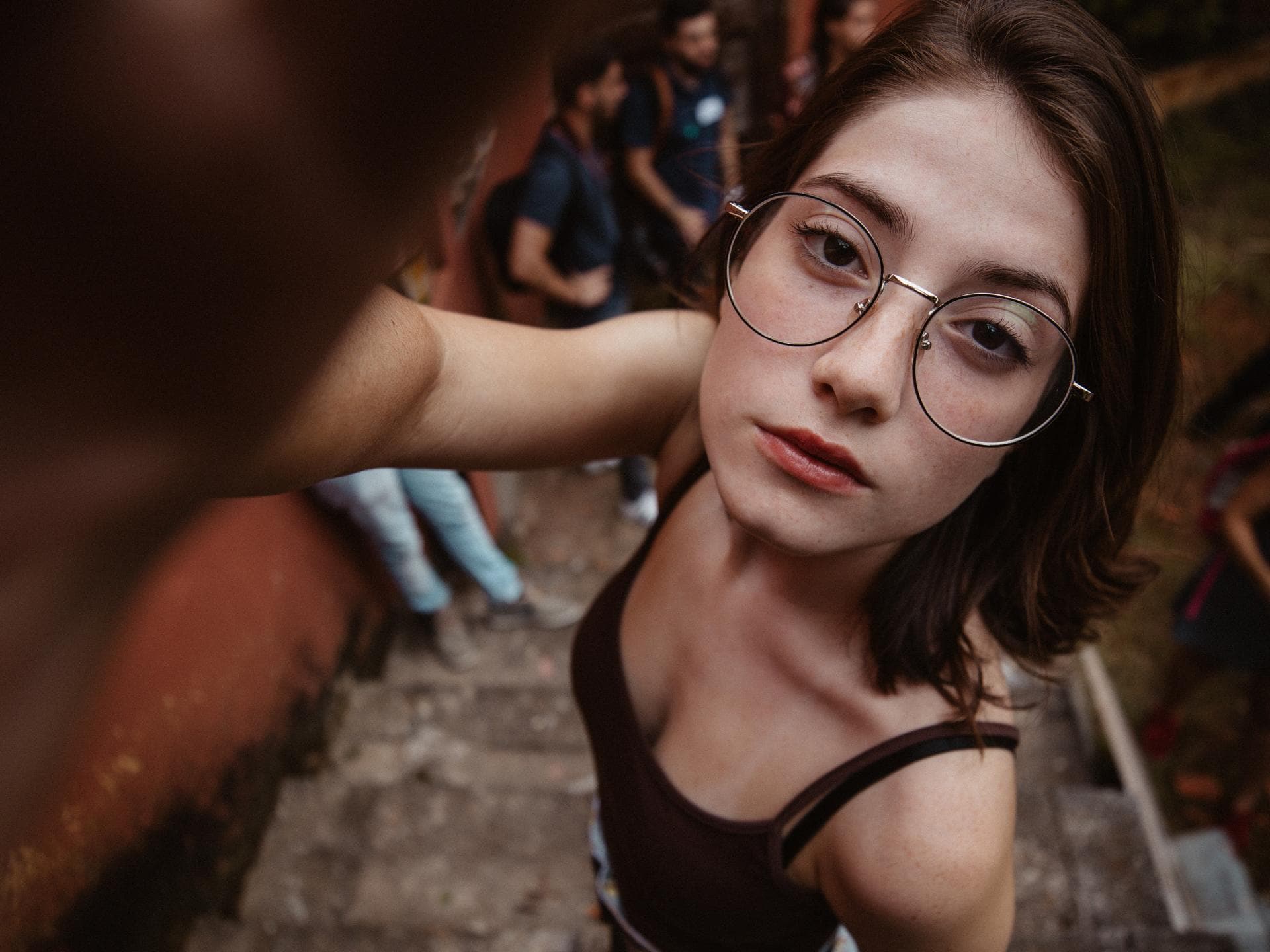 Die perfekte Caption für ein Selfie Frau macht ein Selfie von sich