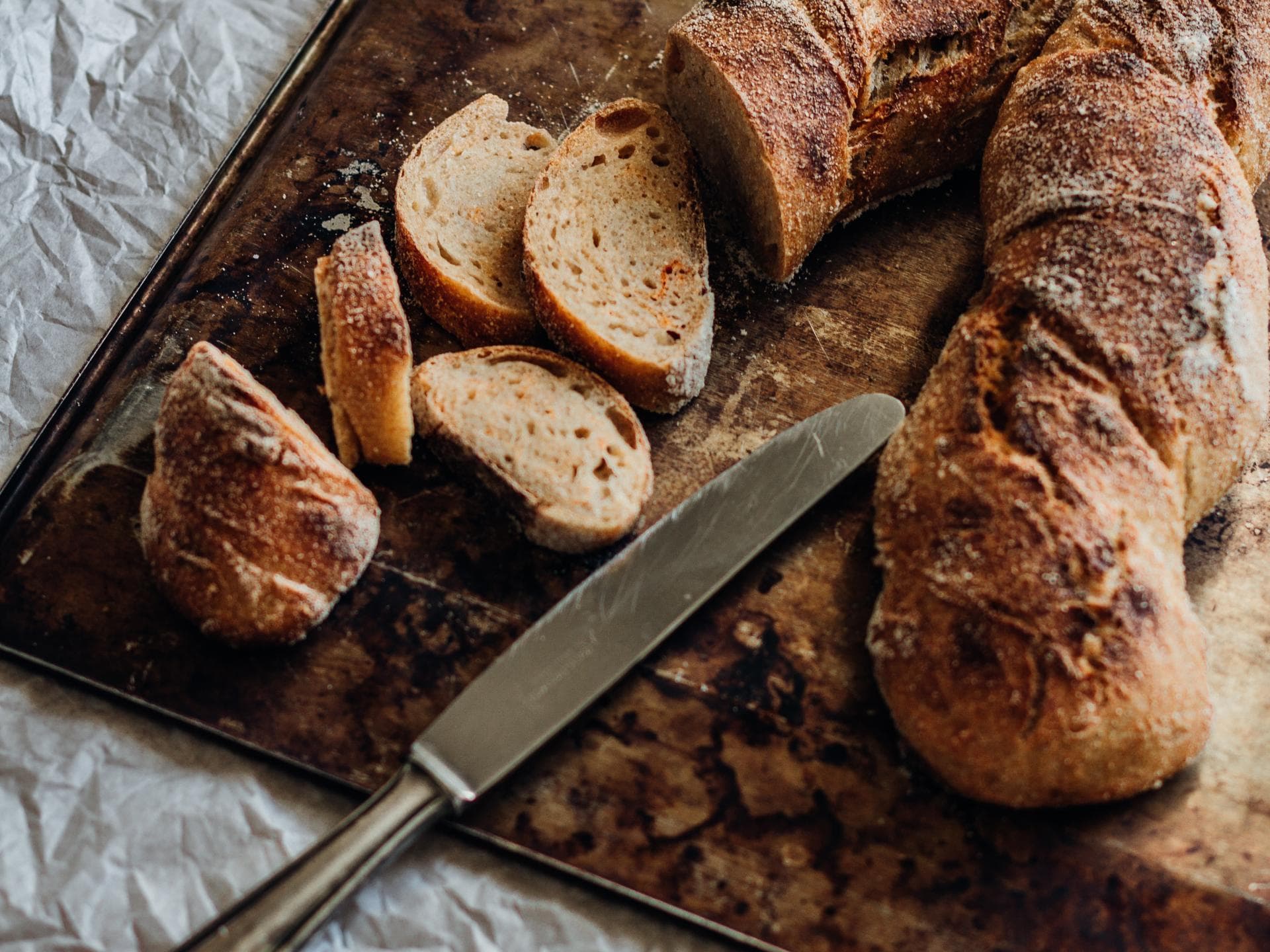 Brot auf Holzbrett