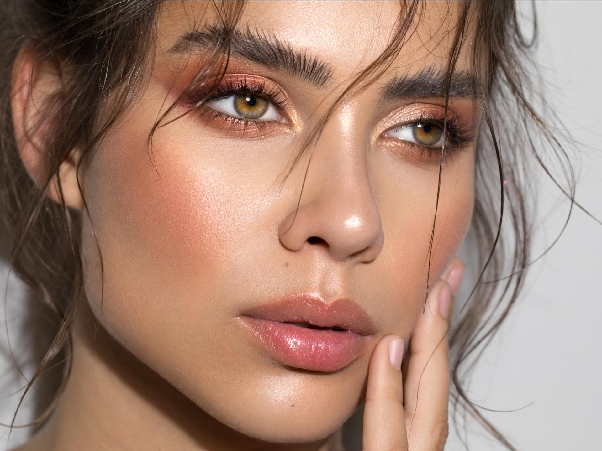 Make Up: Bronzer richtig auftragen Bronzer richtig auftragen