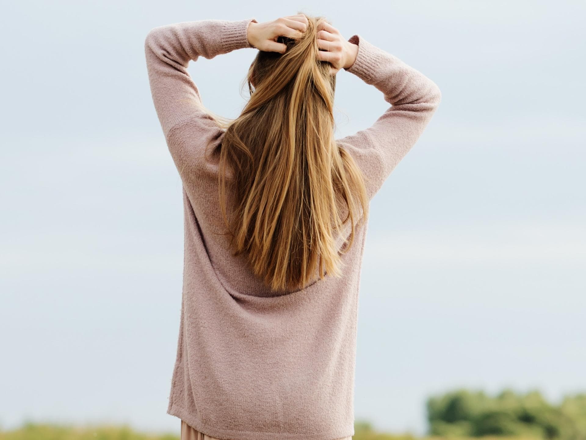 Haarpflege Vitamine für die Haare Frau mit langen Haaren