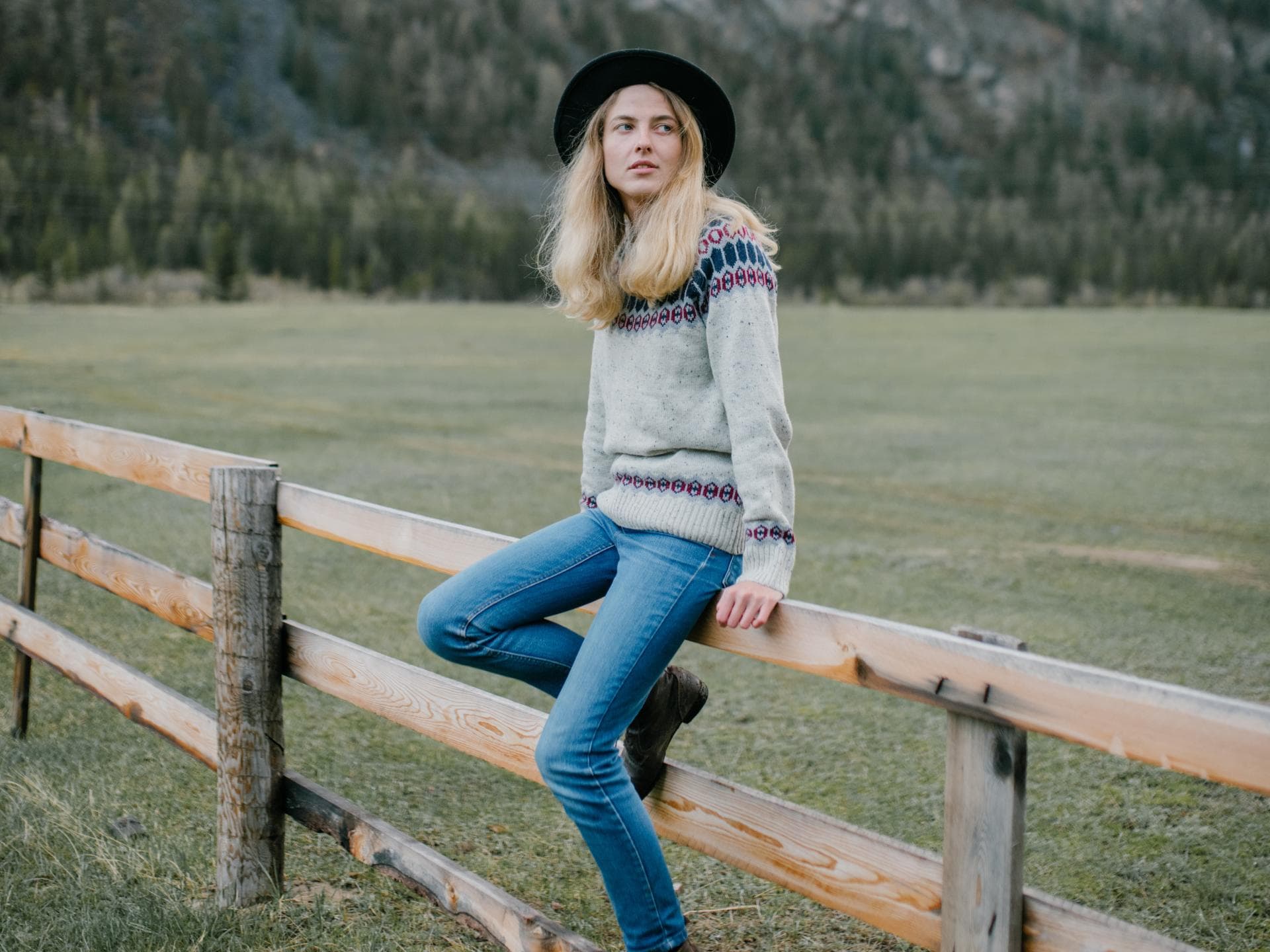 Horoskop: Frau im Feld