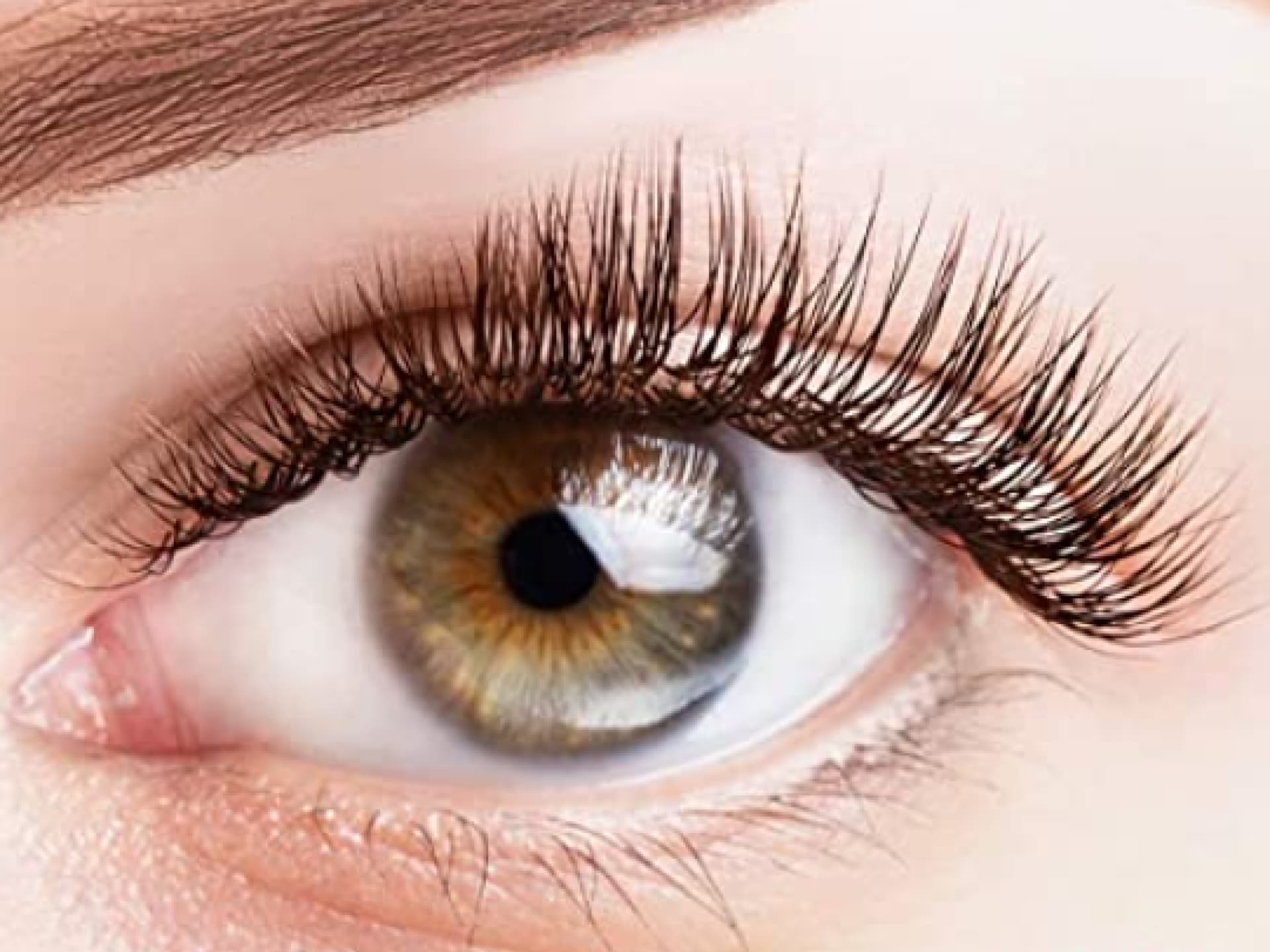 Auge mit langen Wimpern