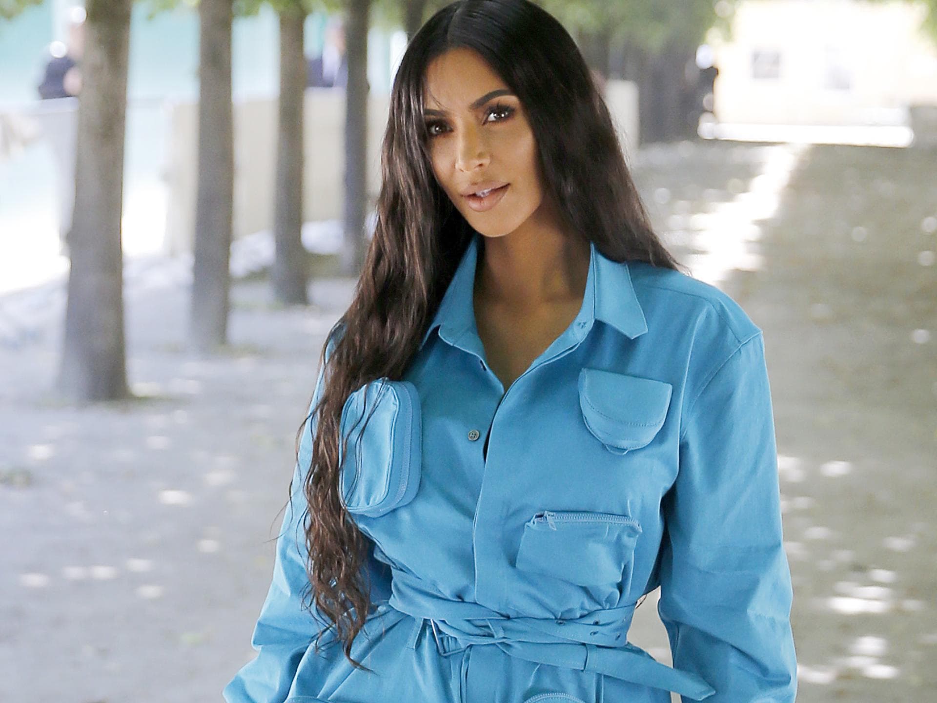 Kim Kardashian postet wieder Throwback KimKardashian im blauen Kleid