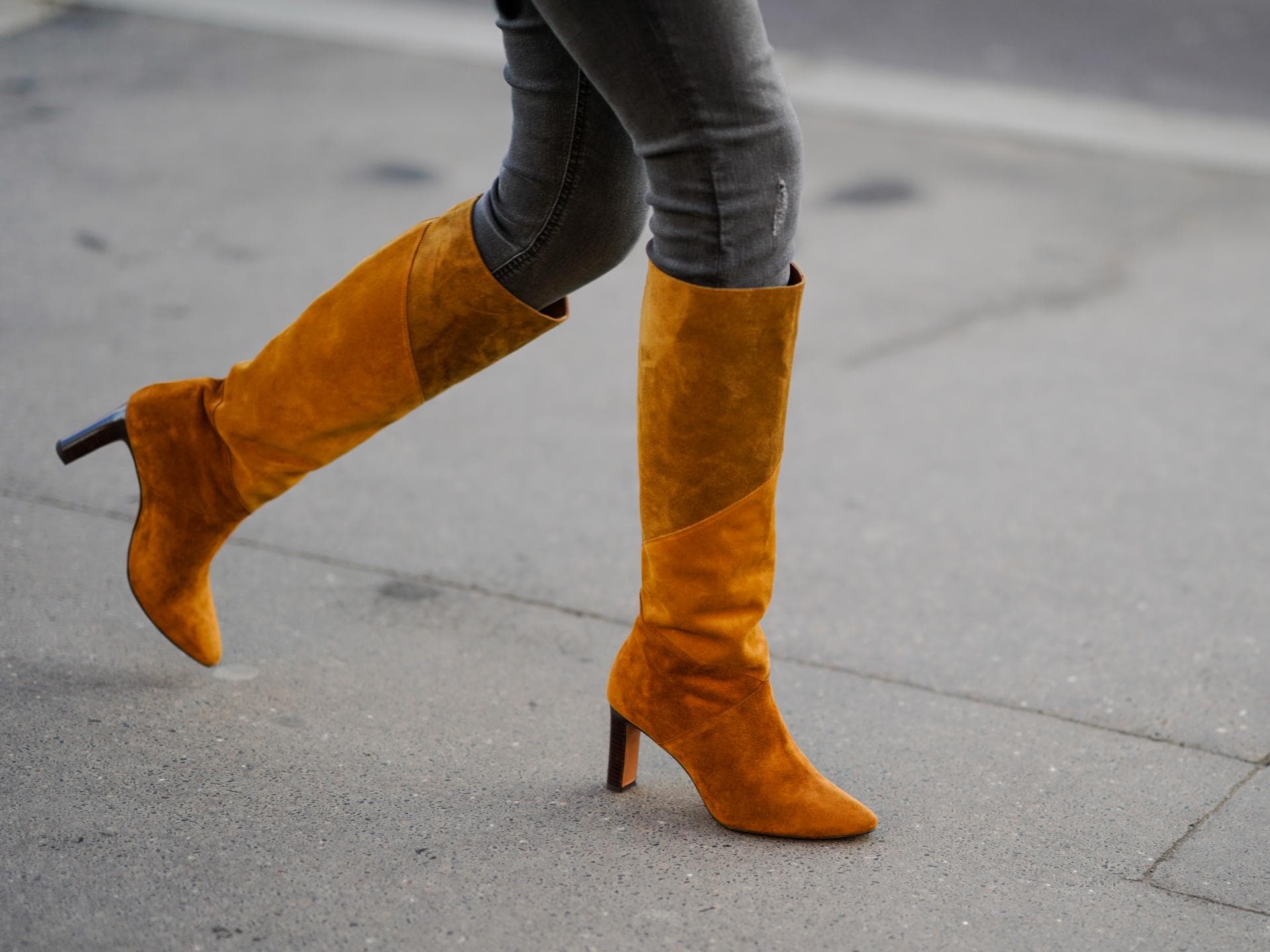 Skinny Jeans mit Overknee Stiefel