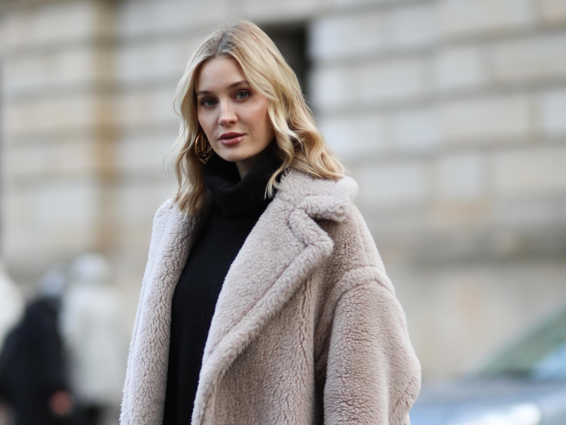 Weltights Haarfarben Trend Mandy Bork mit blonden Haaren im Winter