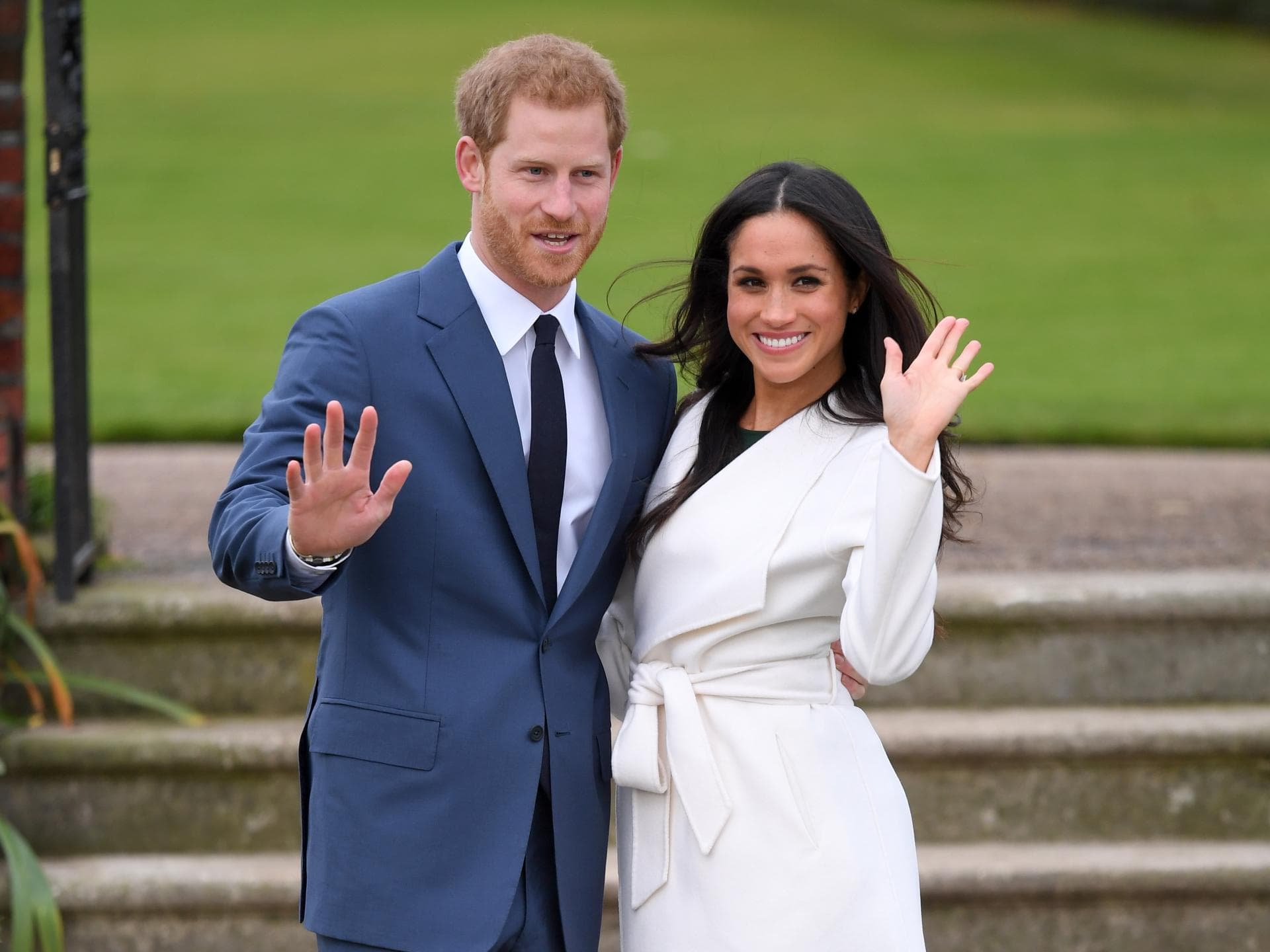 Prinz Harry Meghan Markle Prinz Harry Meghan Markle winken in die Kamera