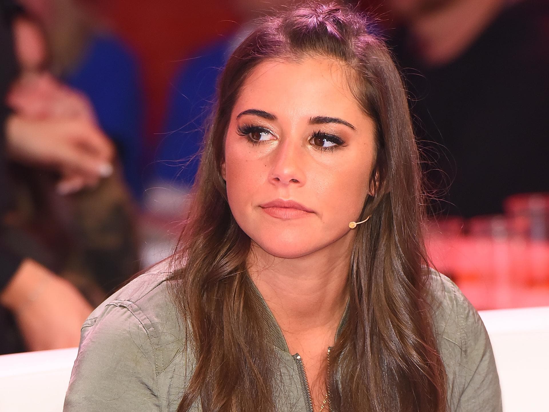 Sarah Lombardi Schocknachricht Alessio muss ins Krankenhaus Sarah Lombardi guckt traurig