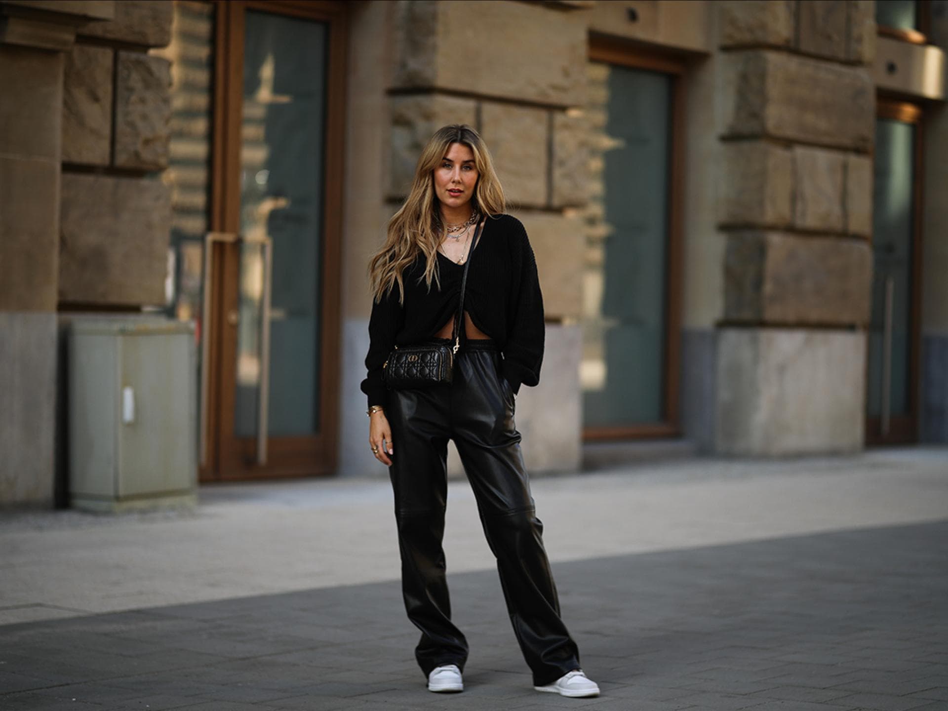 Janina Pfau mit weiter Hose