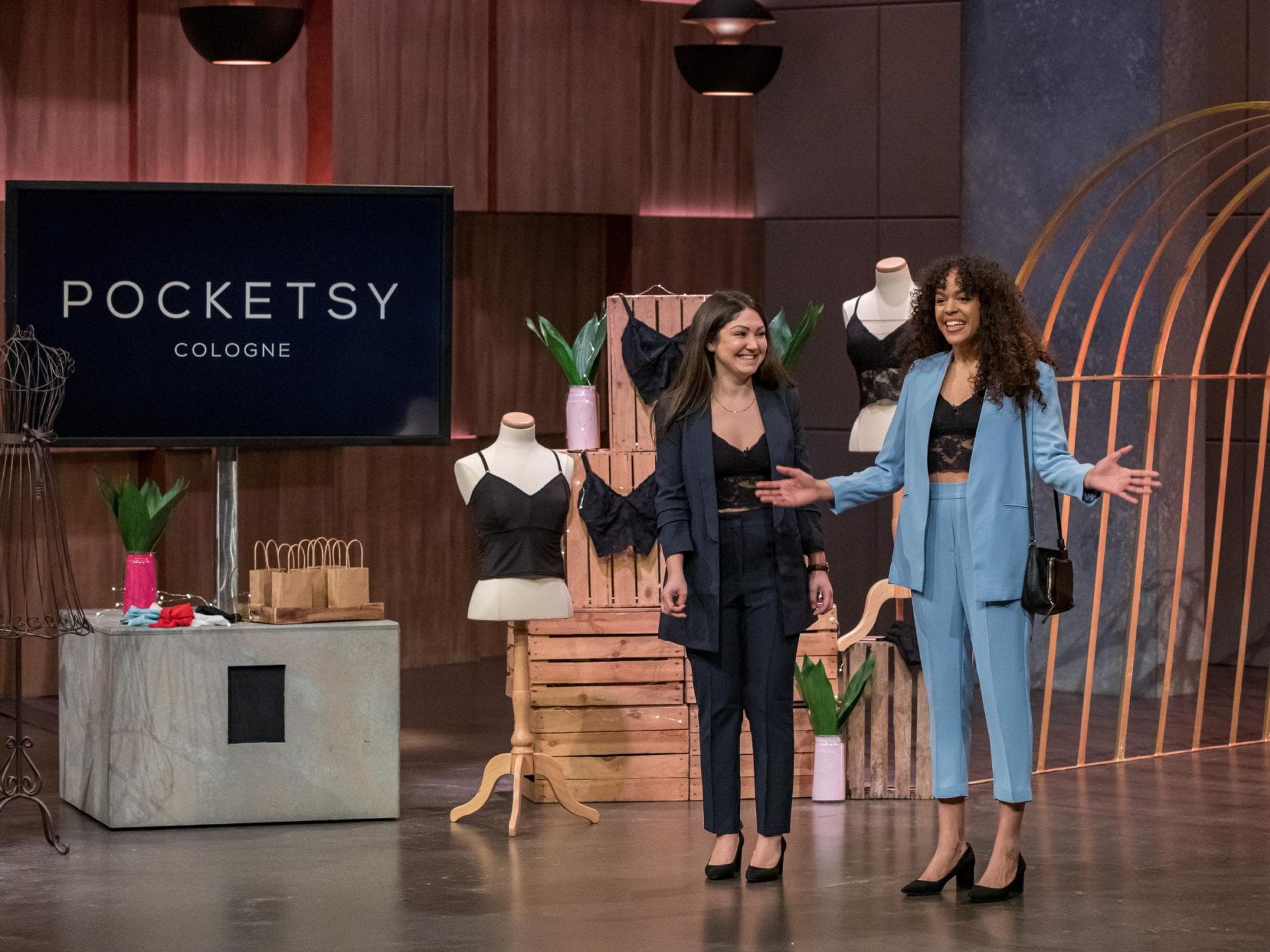 Dilara Cakirhan und Paula Essam Pocketsy