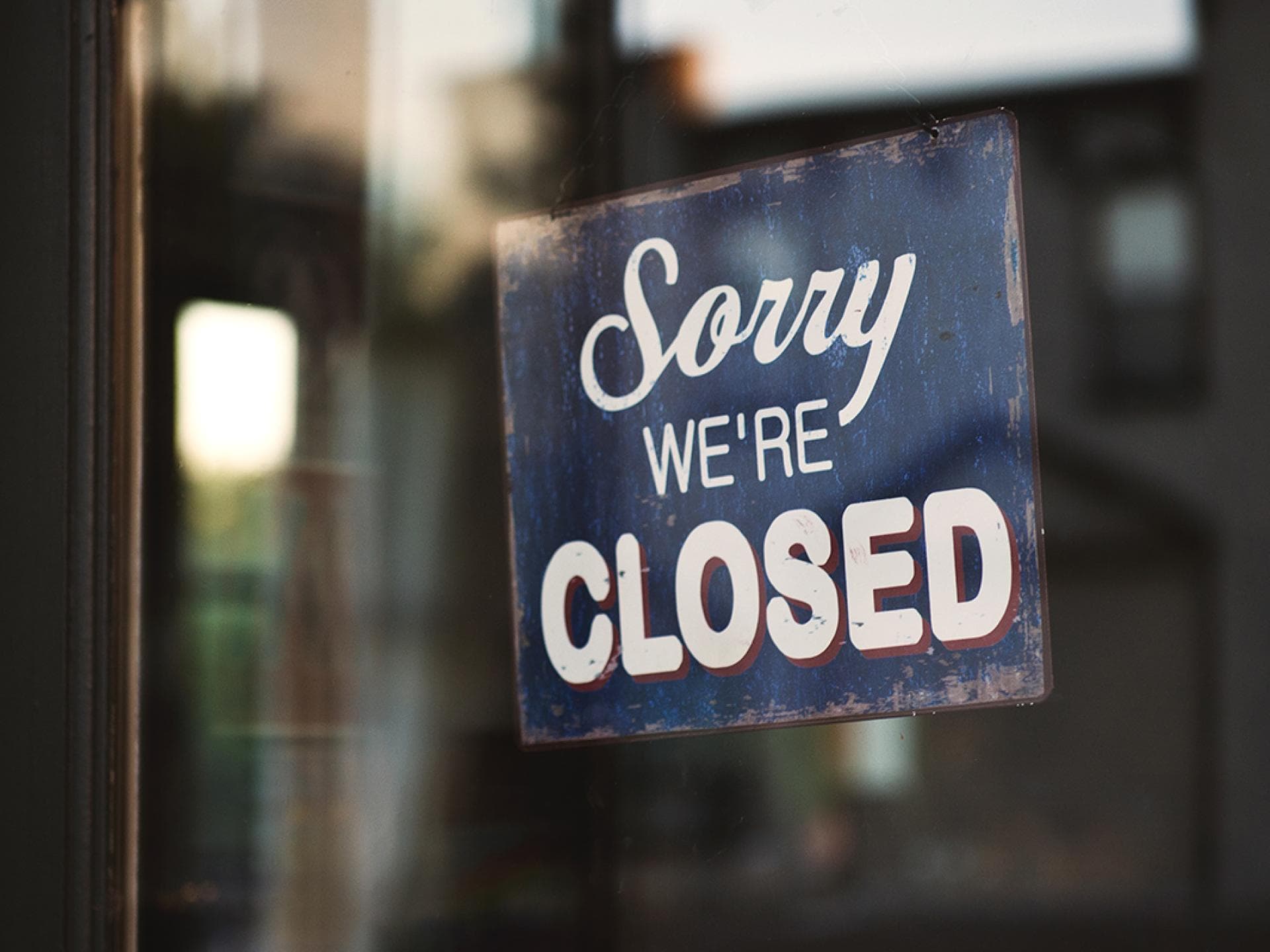"Sorry we're closed" Schild