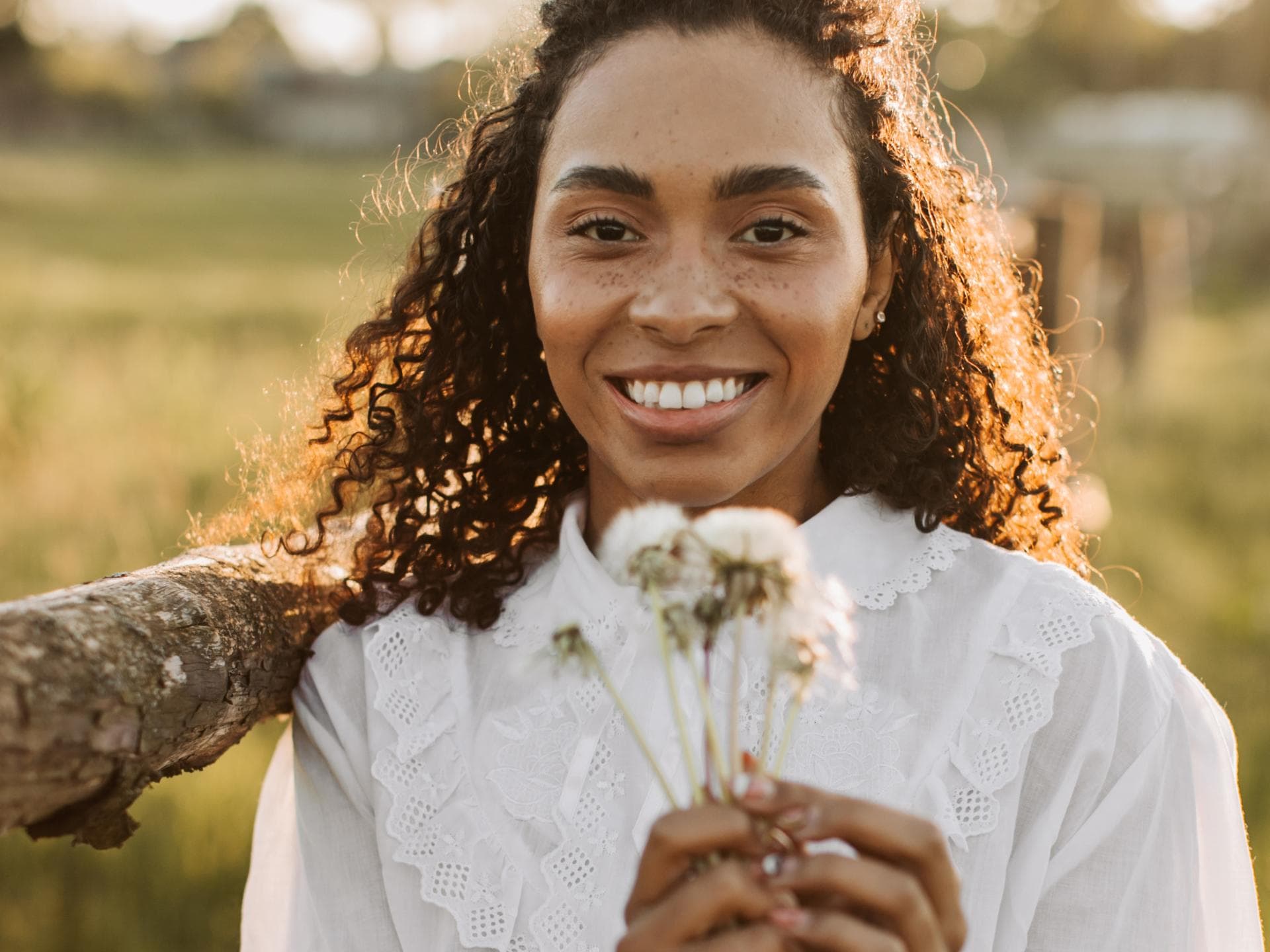 Horoskop Thema: Frau mit Blumen