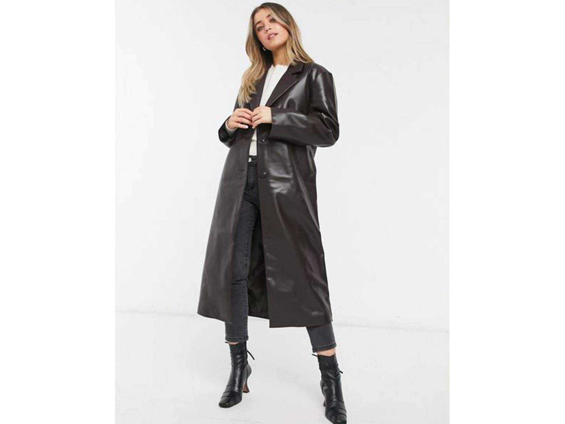 Brauner Trenchcoat in Lederoptik