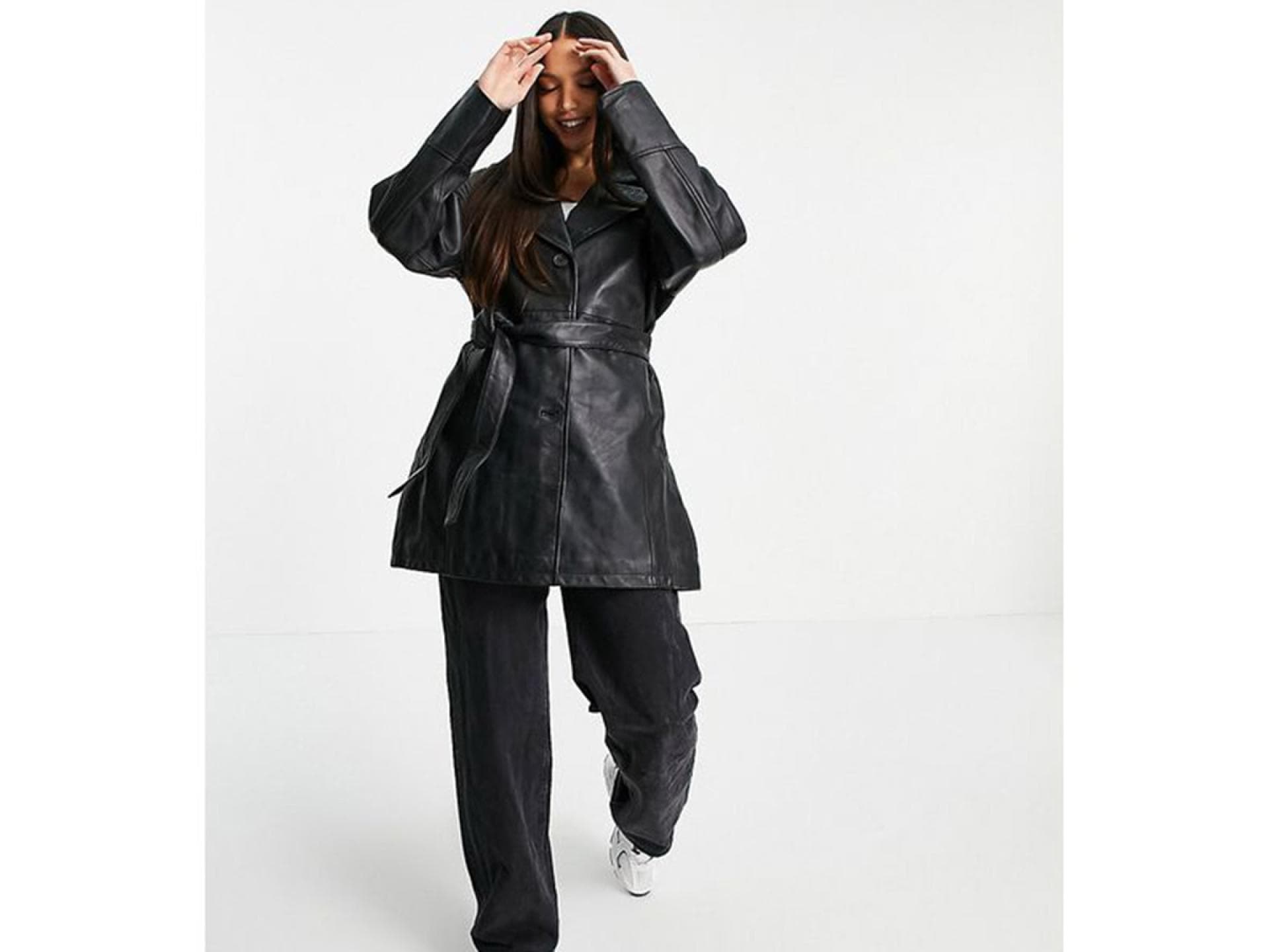 Mum-Lederjacke im Stil der 90er in Schwarz