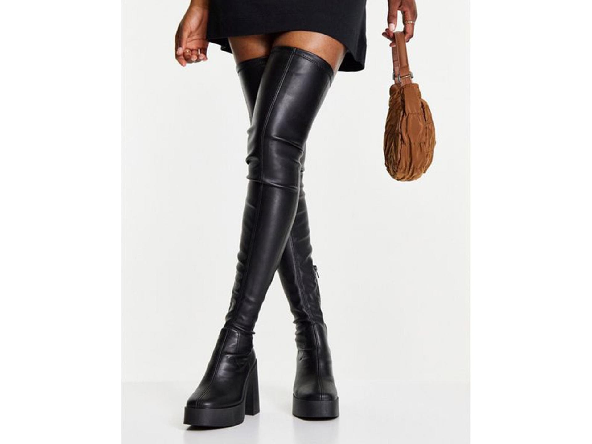 Overknee-Stiefel in Schwarz mit hohem Absatz